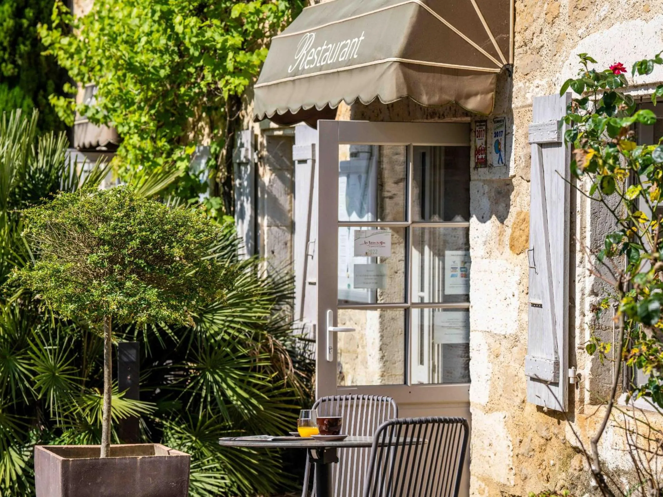 Property building in Logis Hôtel La Ferme de Flaran