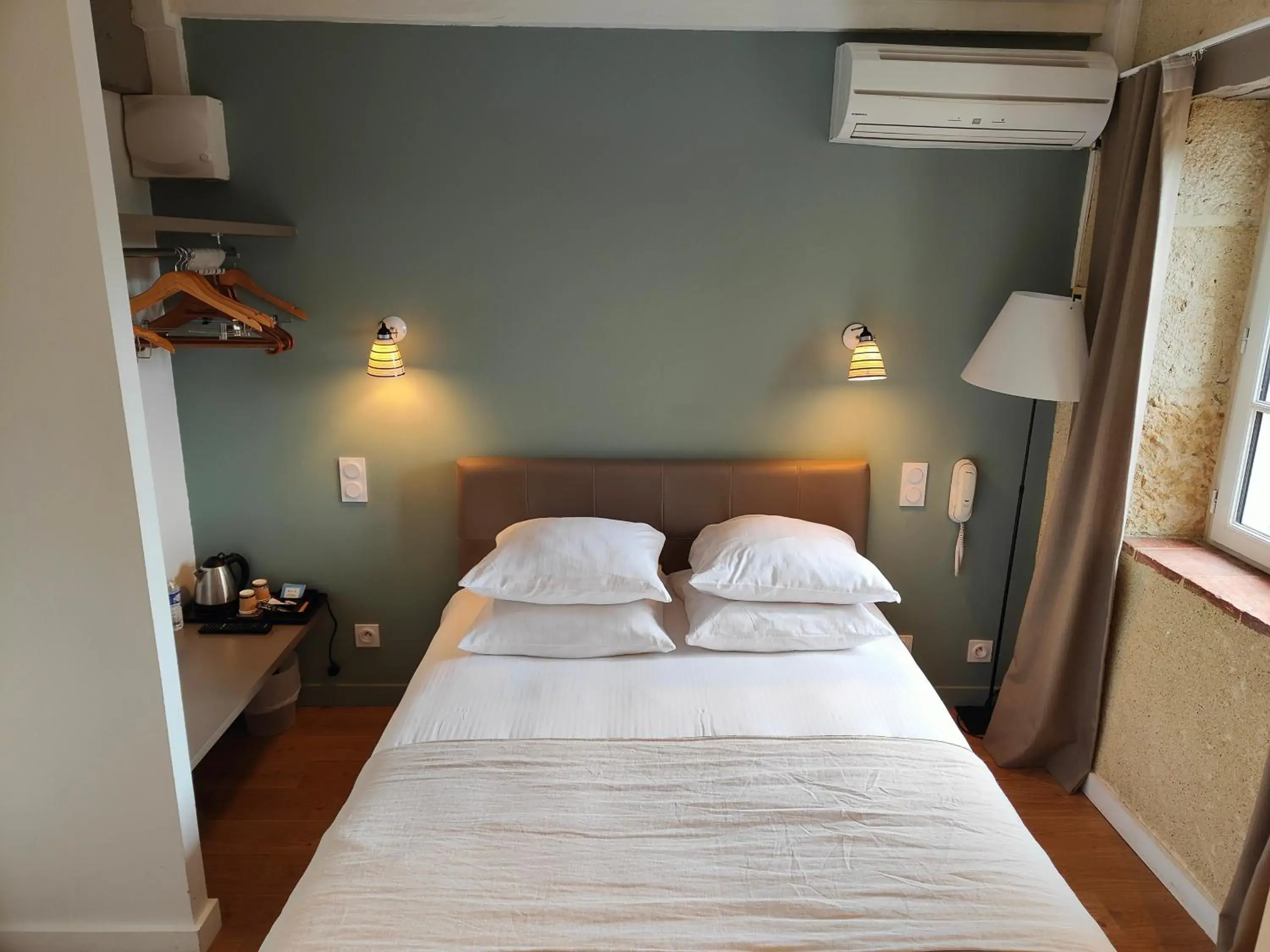 Bed in Logis Hôtel La Ferme de Flaran Bed in Logis Hôtel La Ferme de Flaran