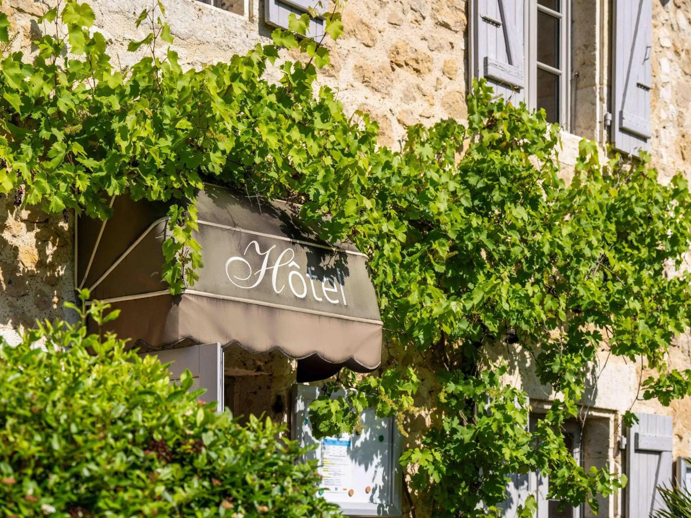 Property building in Logis Hôtel La Ferme de Flaran