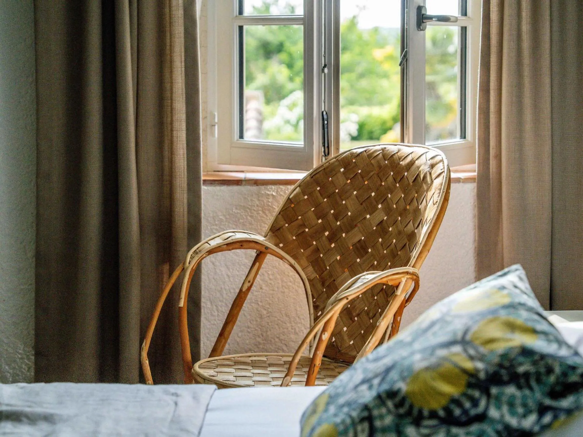Bed in Logis Hôtel La Ferme de Flaran
