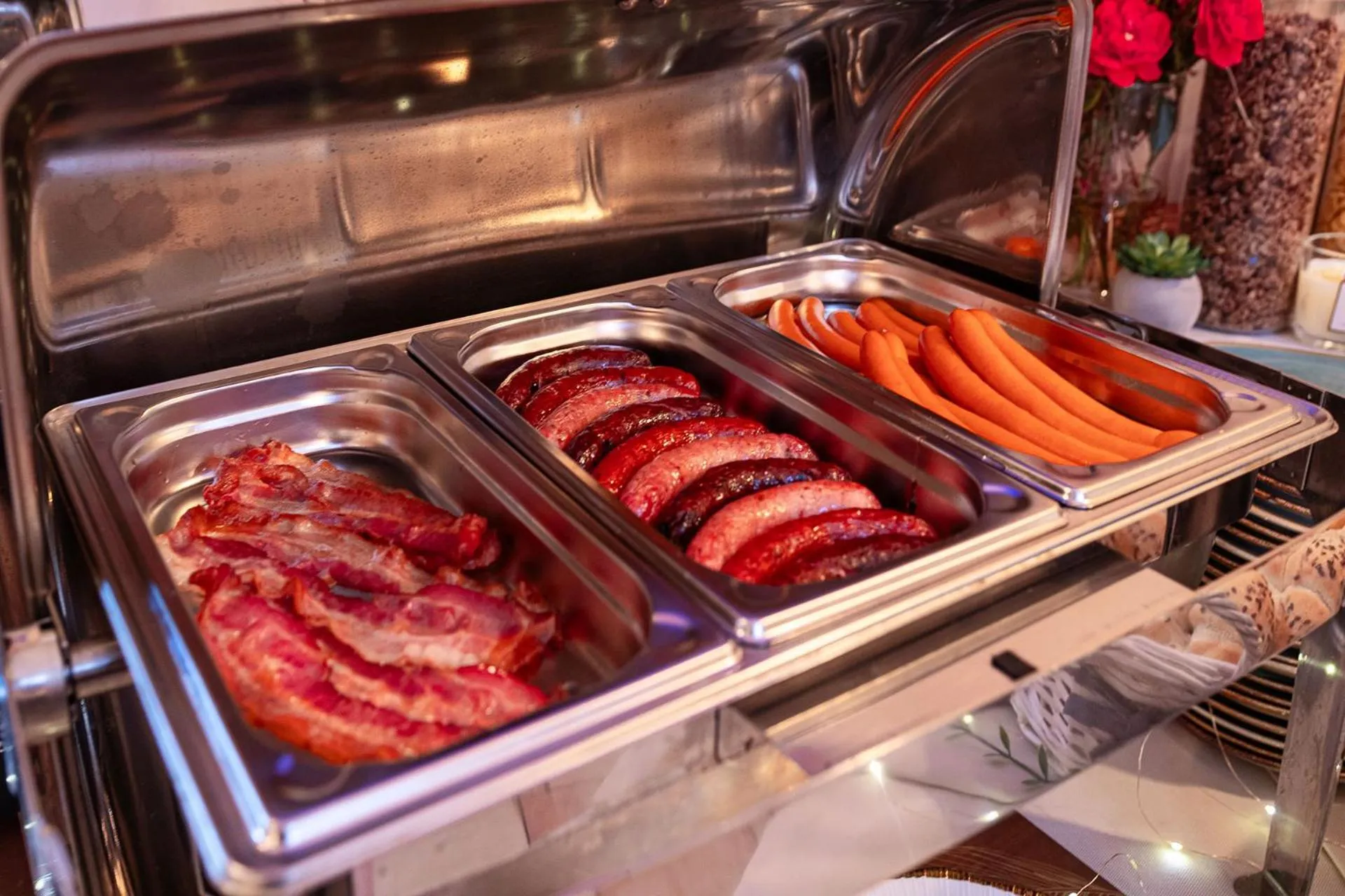 Buffet breakfast in Hotel Kamélia