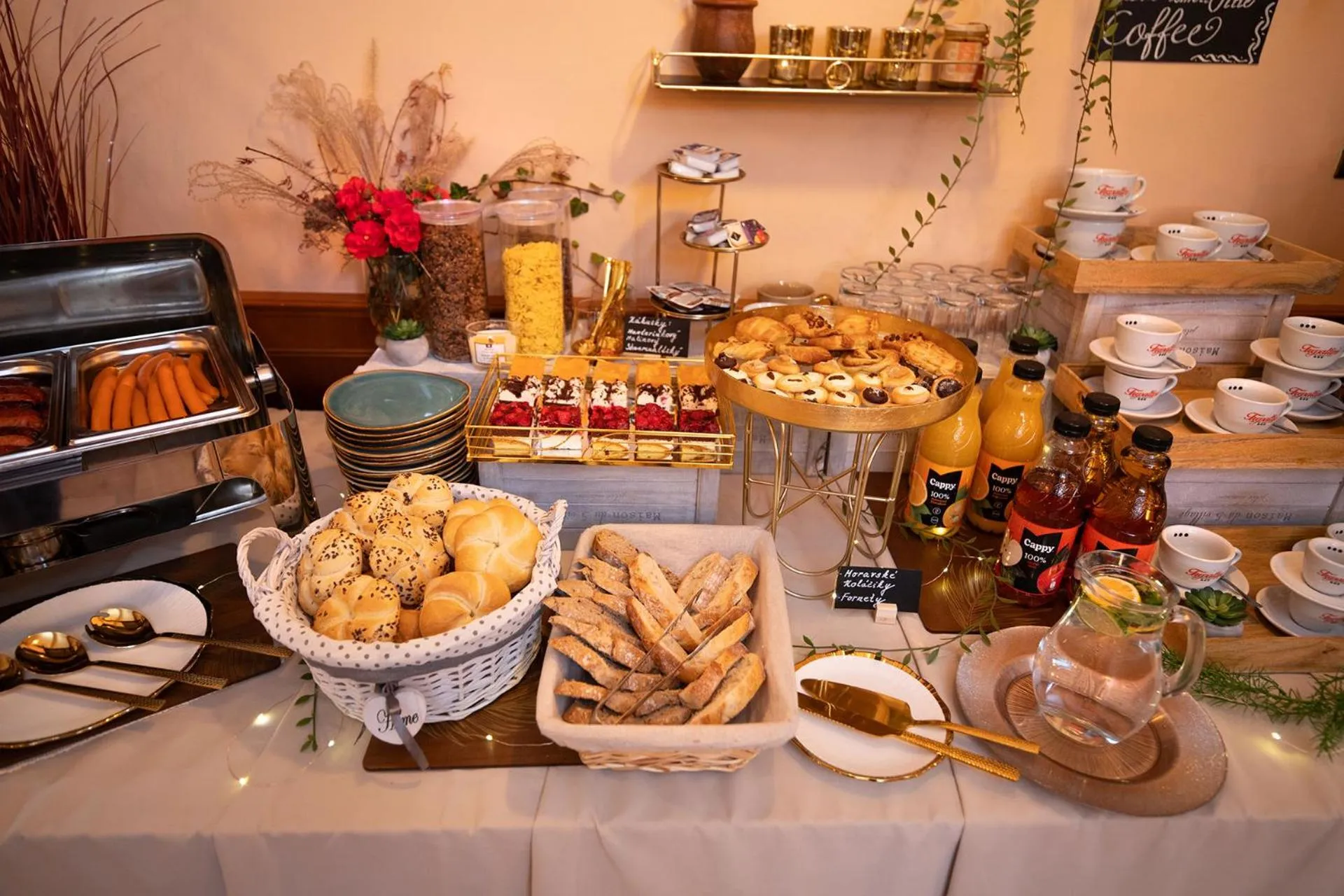 Buffet breakfast in Hotel Kamélia