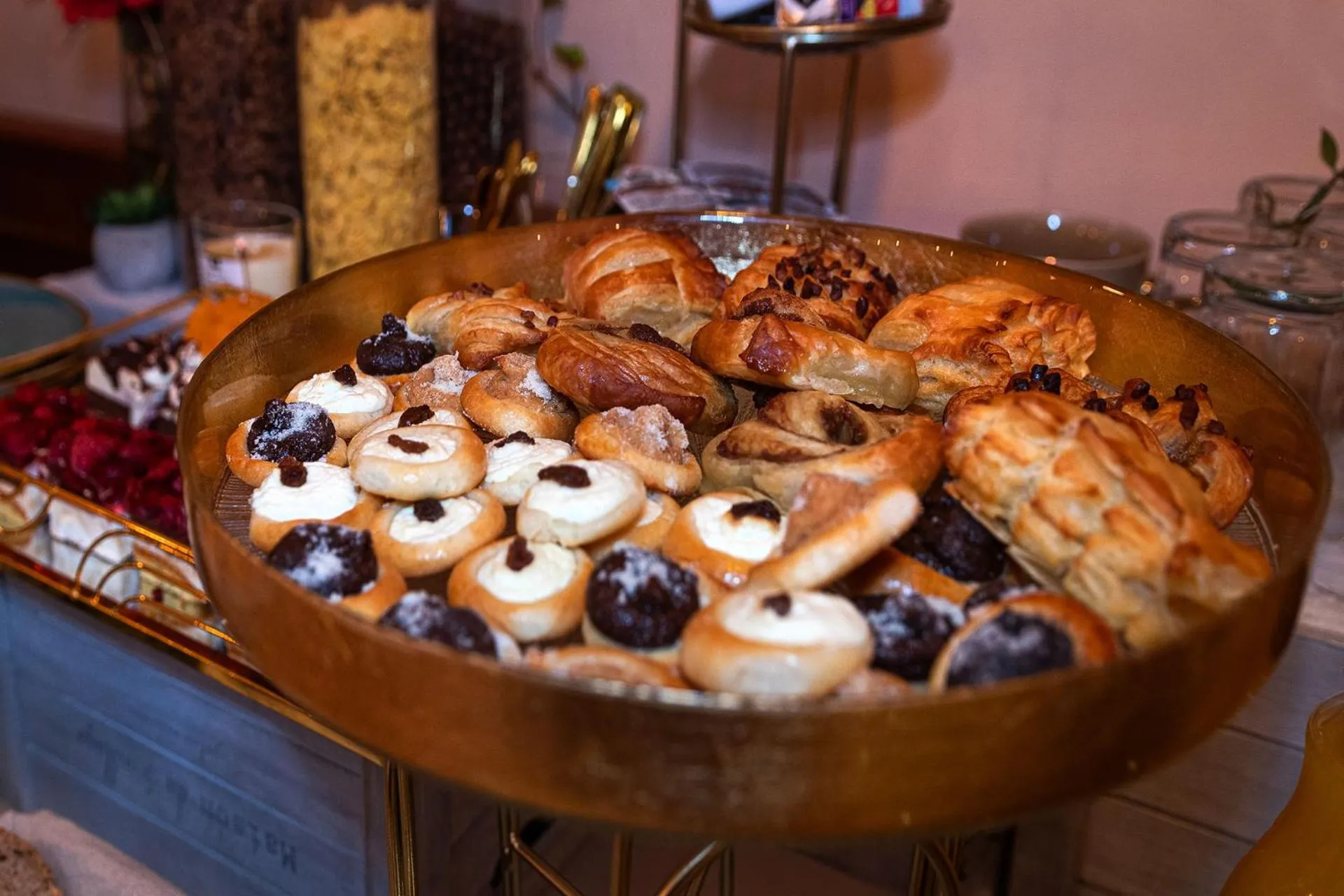 Buffet breakfast in Hotel Kamélia