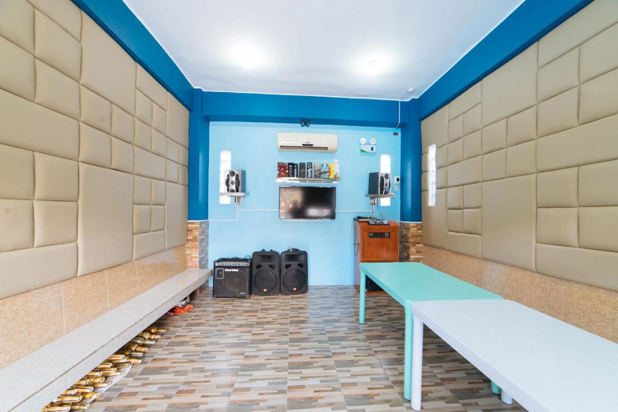 Area and facilities in RedDoorz Premium @ Casa Ghilda Resort Olongapo City