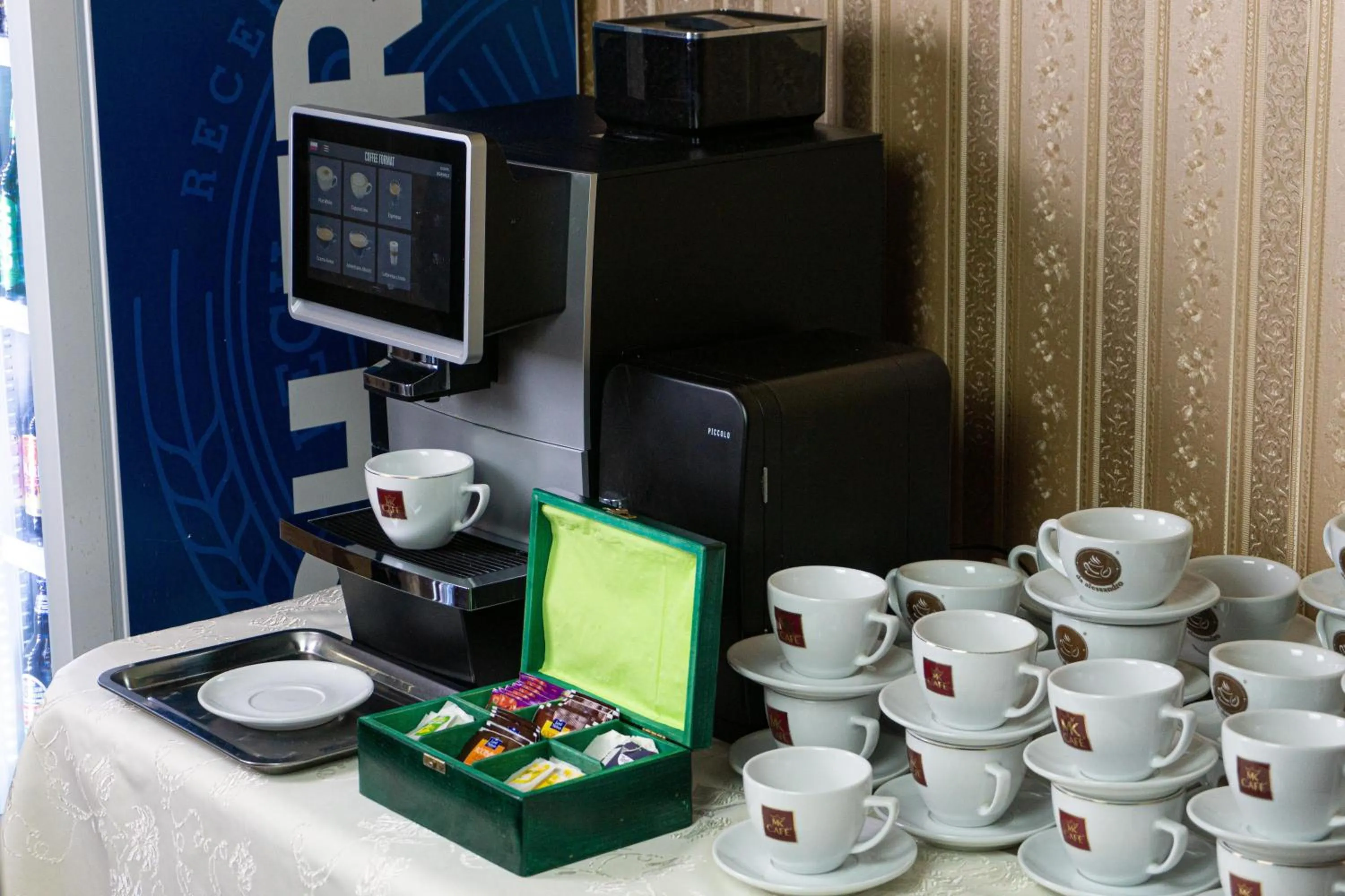 Restaurant/places to eat in Hotel Hesperus