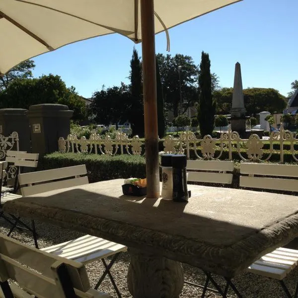 Property building in Bredasdorp Square