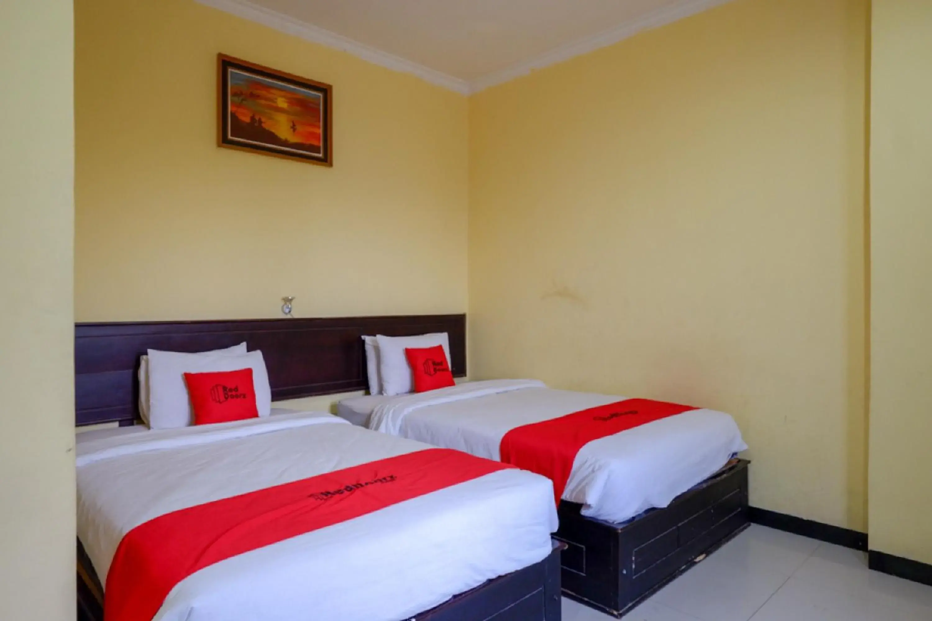 Superior Twin Room in RedDoorz near Citraland Waterpark Kendari Superior Twin Room in RedDoorz near Citraland Waterpark Kendari
