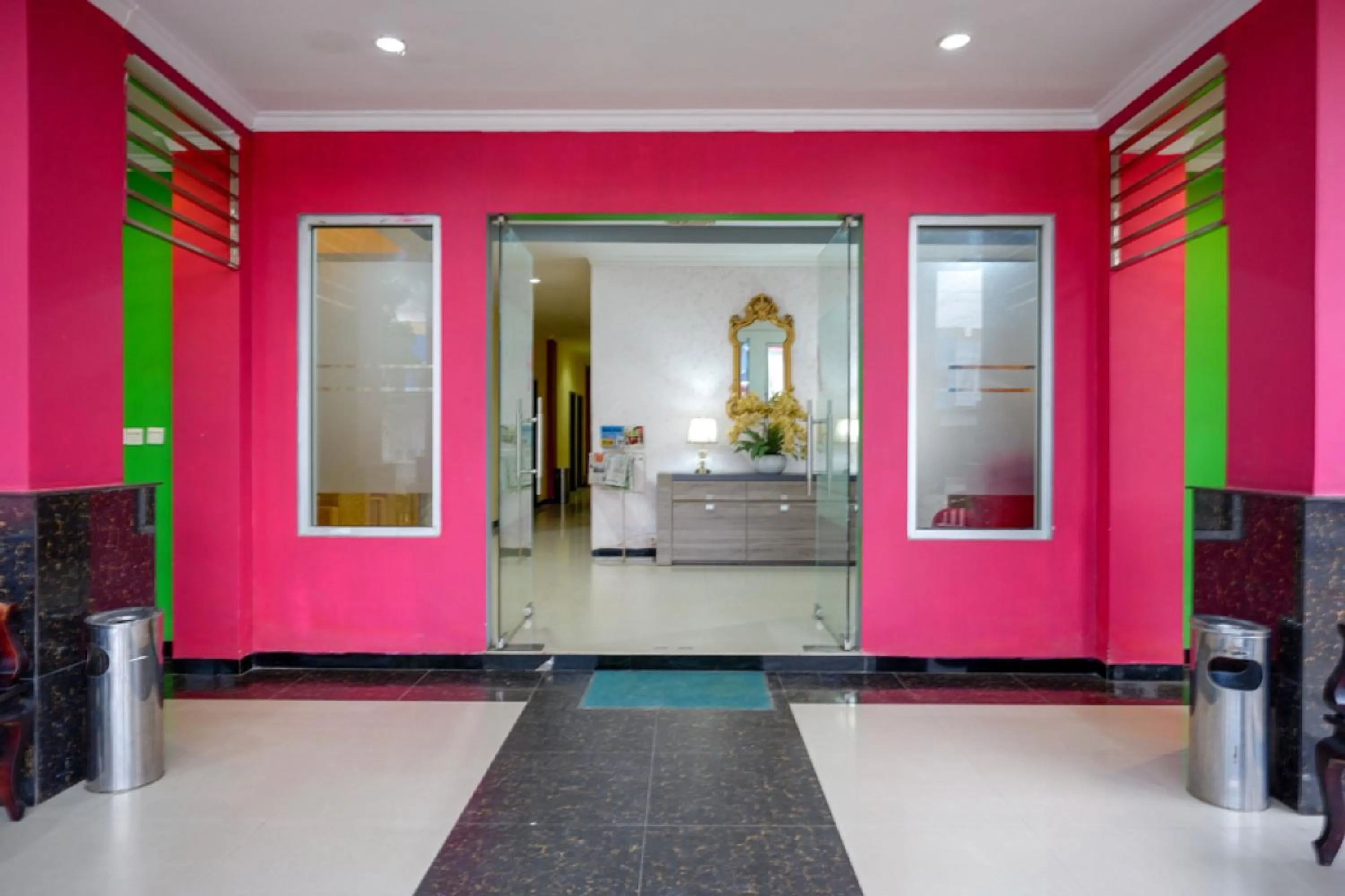 RedDoorz near Citraland Waterpark Kendari