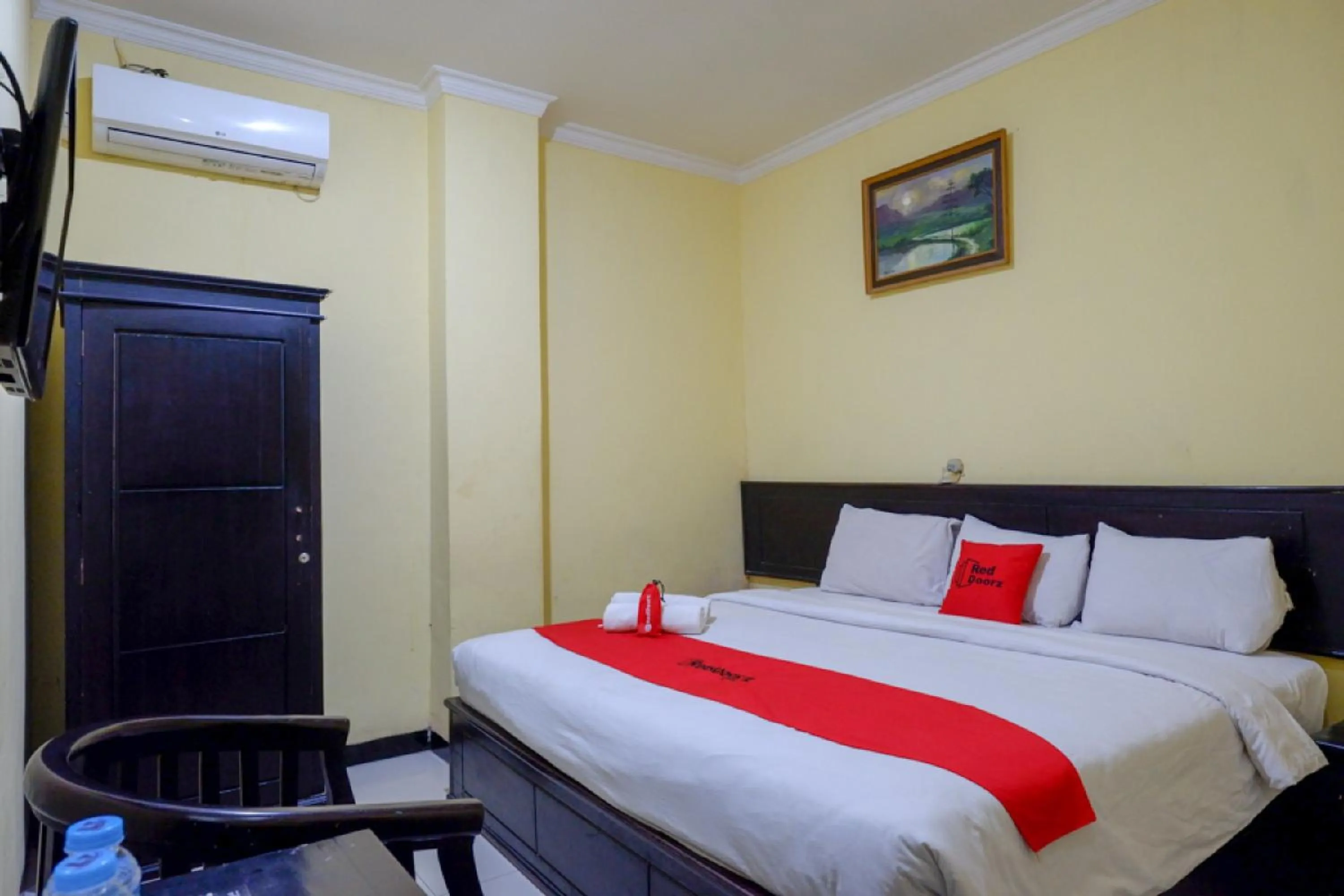 Bed in RedDoorz near Citraland Waterpark Kendari