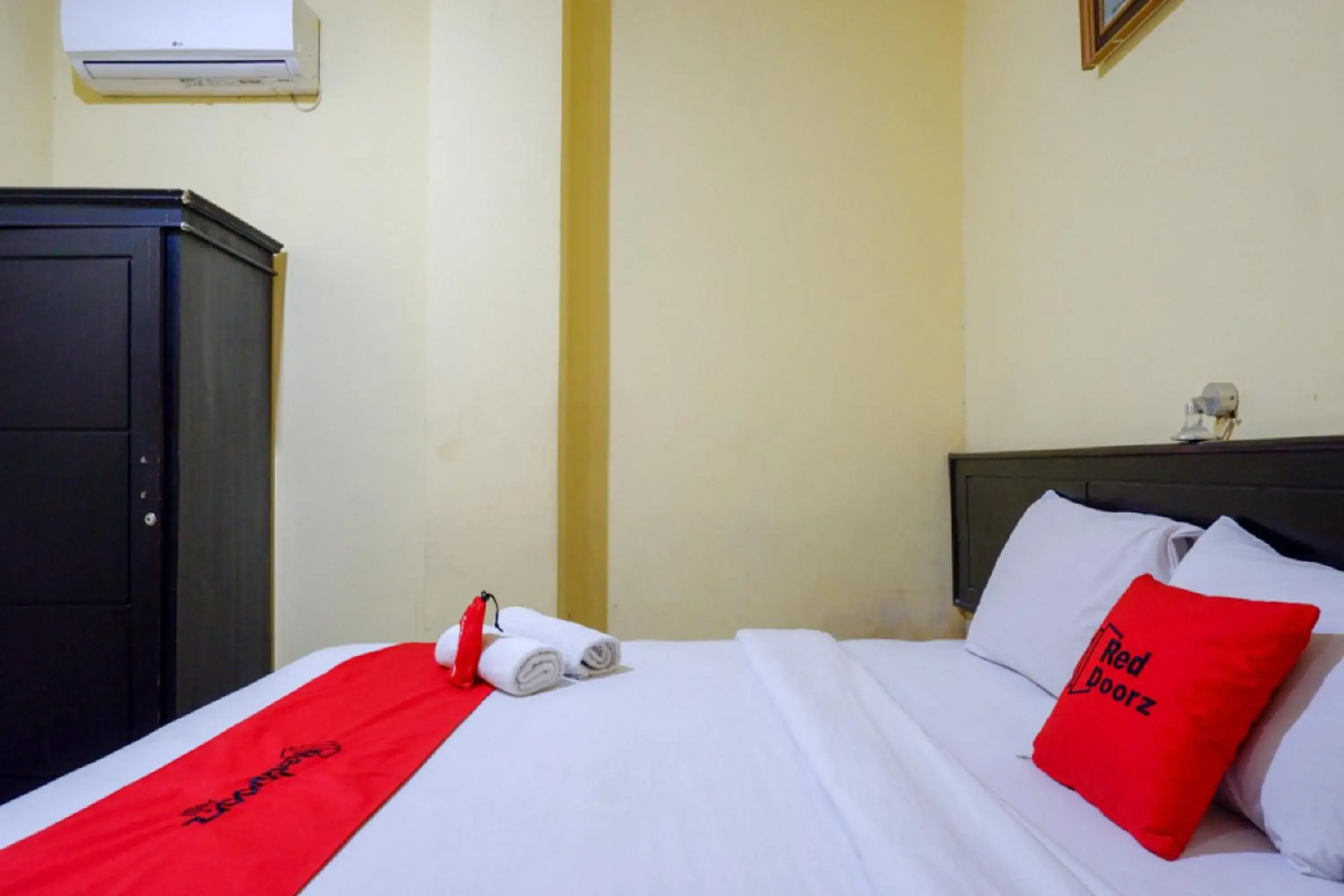 Superior Double Room in RedDoorz near Citraland Waterpark Kendari Superior Double Room in RedDoorz near Citraland Waterpark Kendari