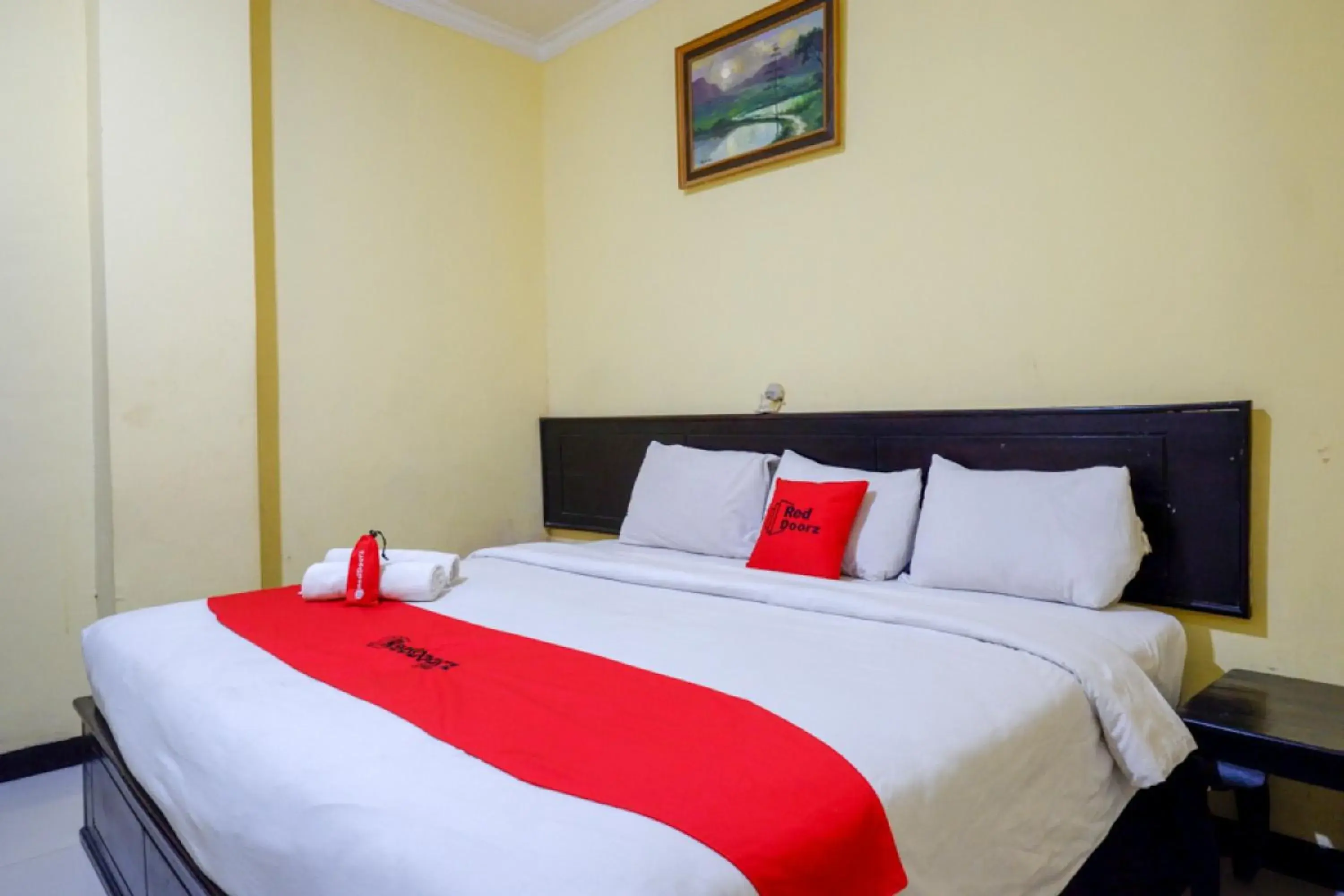 Bed in RedDoorz near Citraland Waterpark Kendari Bed in RedDoorz near Citraland Waterpark Kendari