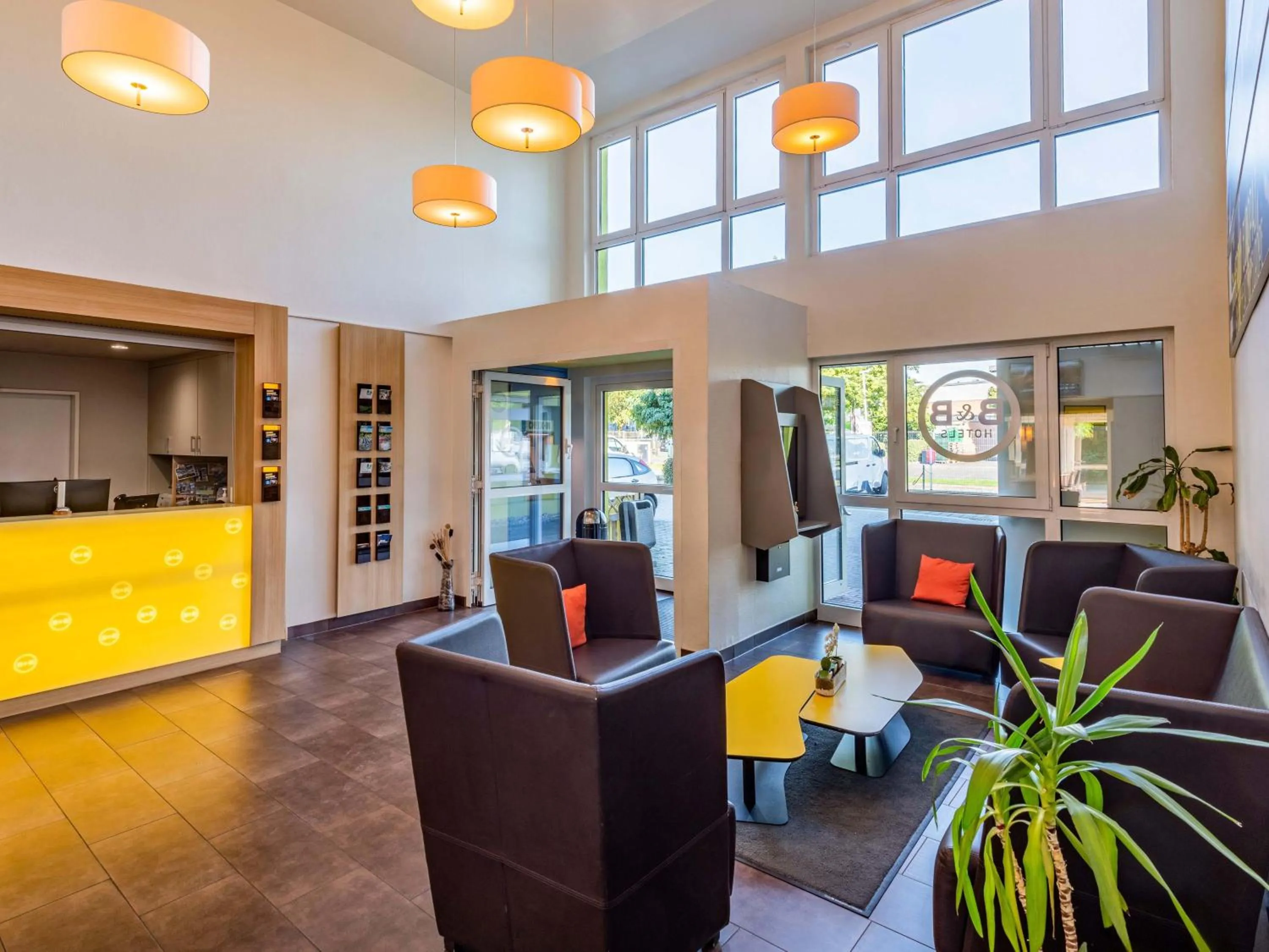 Lobby or reception in B&B HOTEL Aachen-Würselen