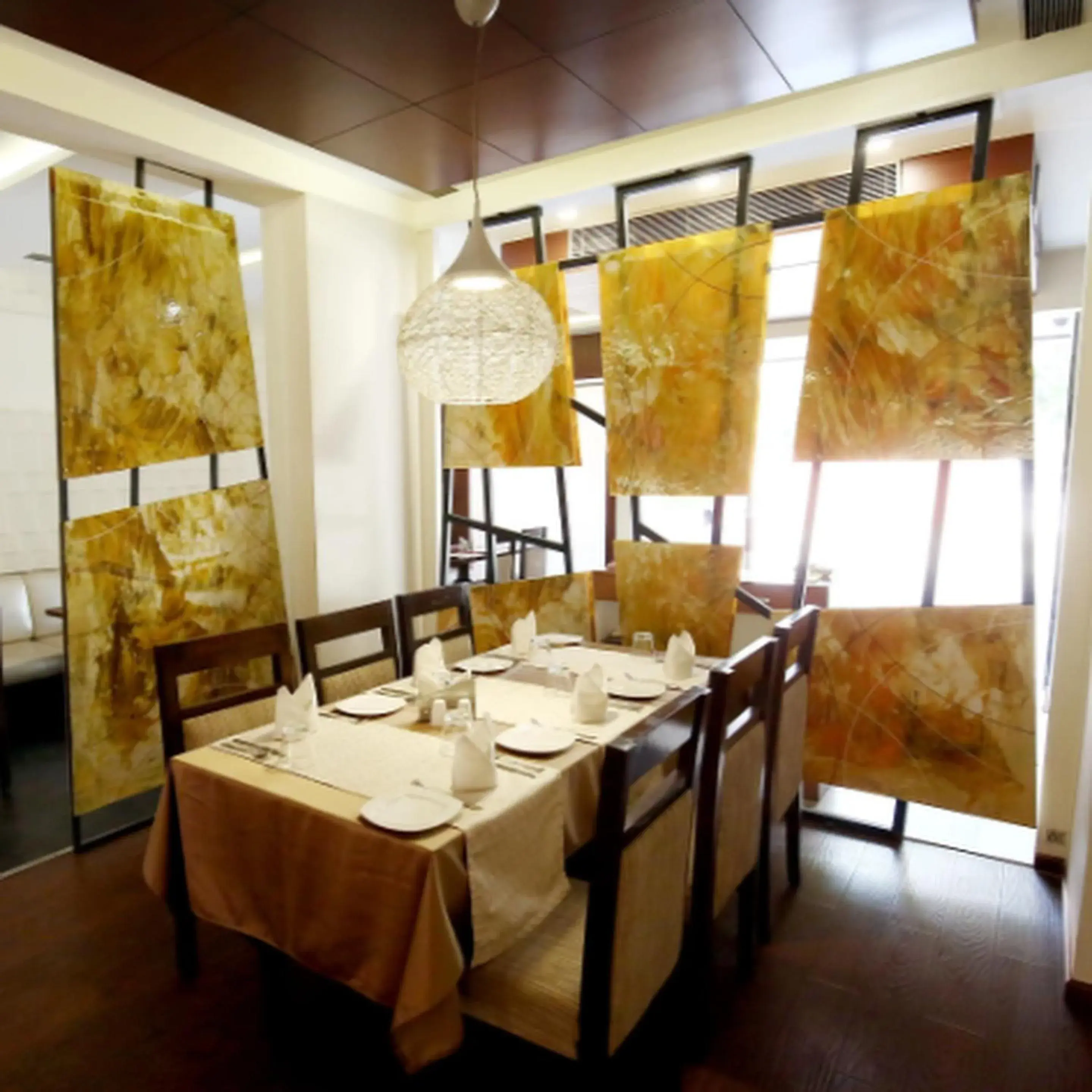 Restaurant/places to eat in Regency Square Hotel Restaurant/places to eat in Regency Square Hotel