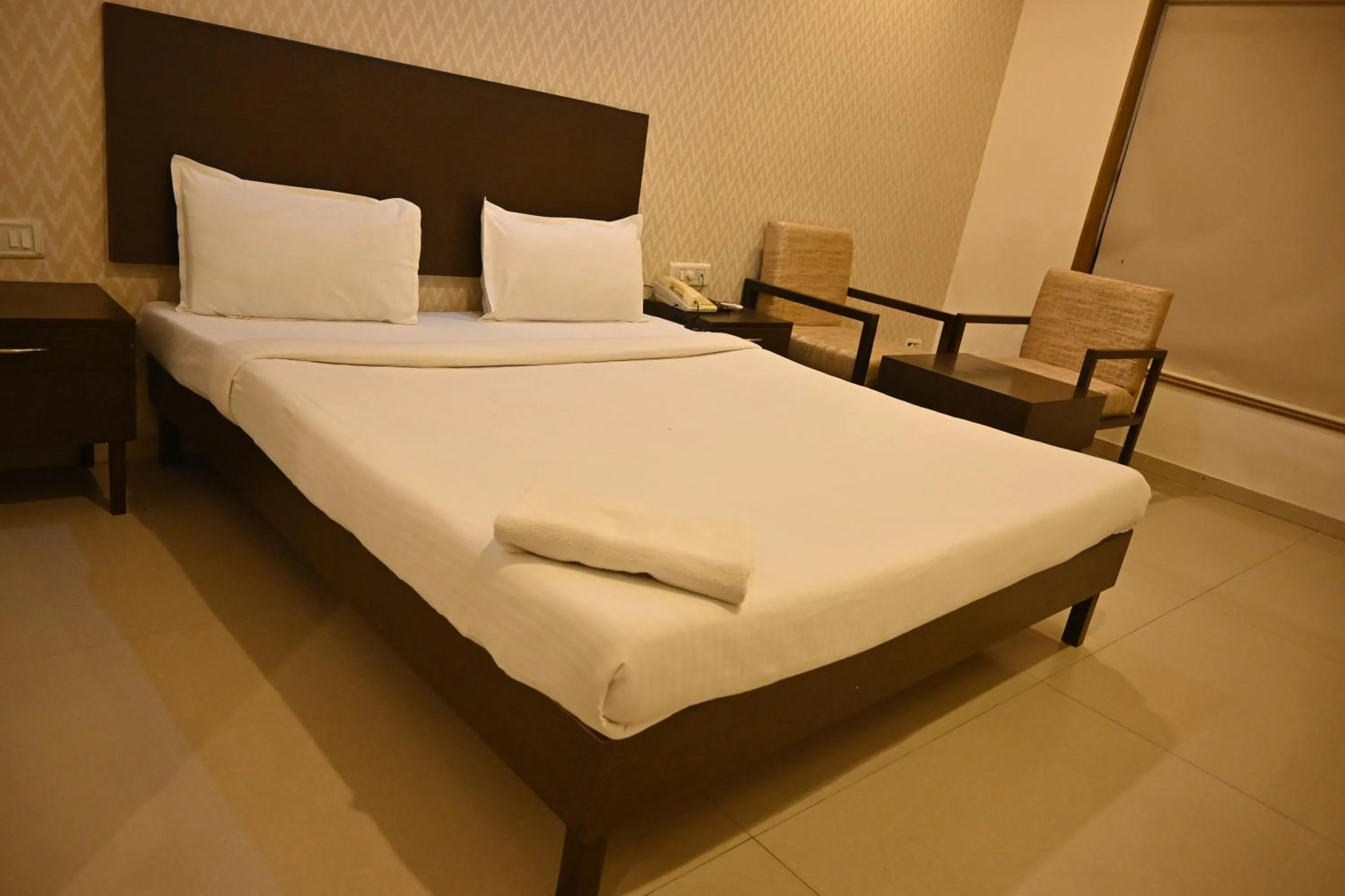 Bedroom, Bed in Regency Square Hotel