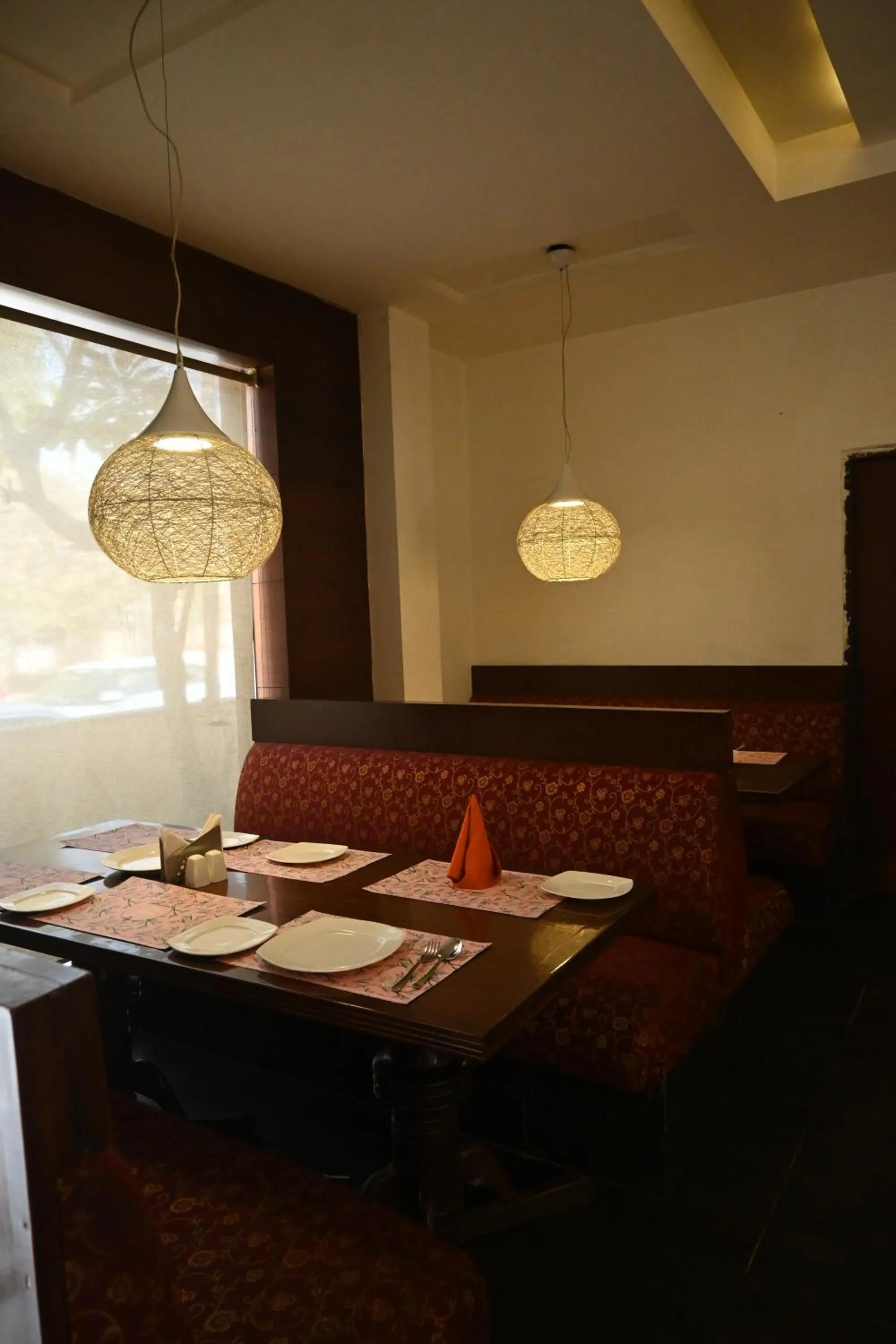 Restaurant/places to eat in Regency Square Hotel