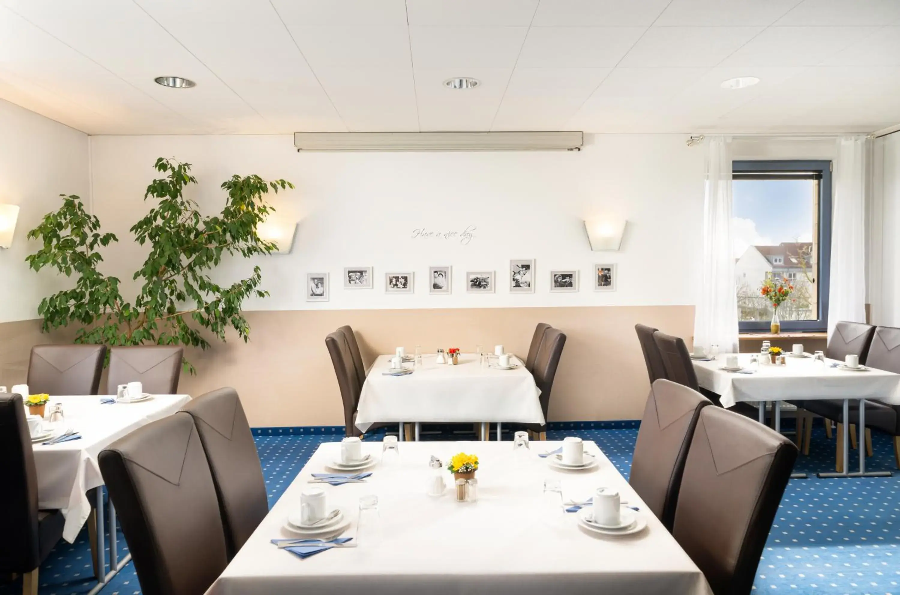 Breakfast in Mainstreet Hotel Breakfast in Mainstreet Hotel