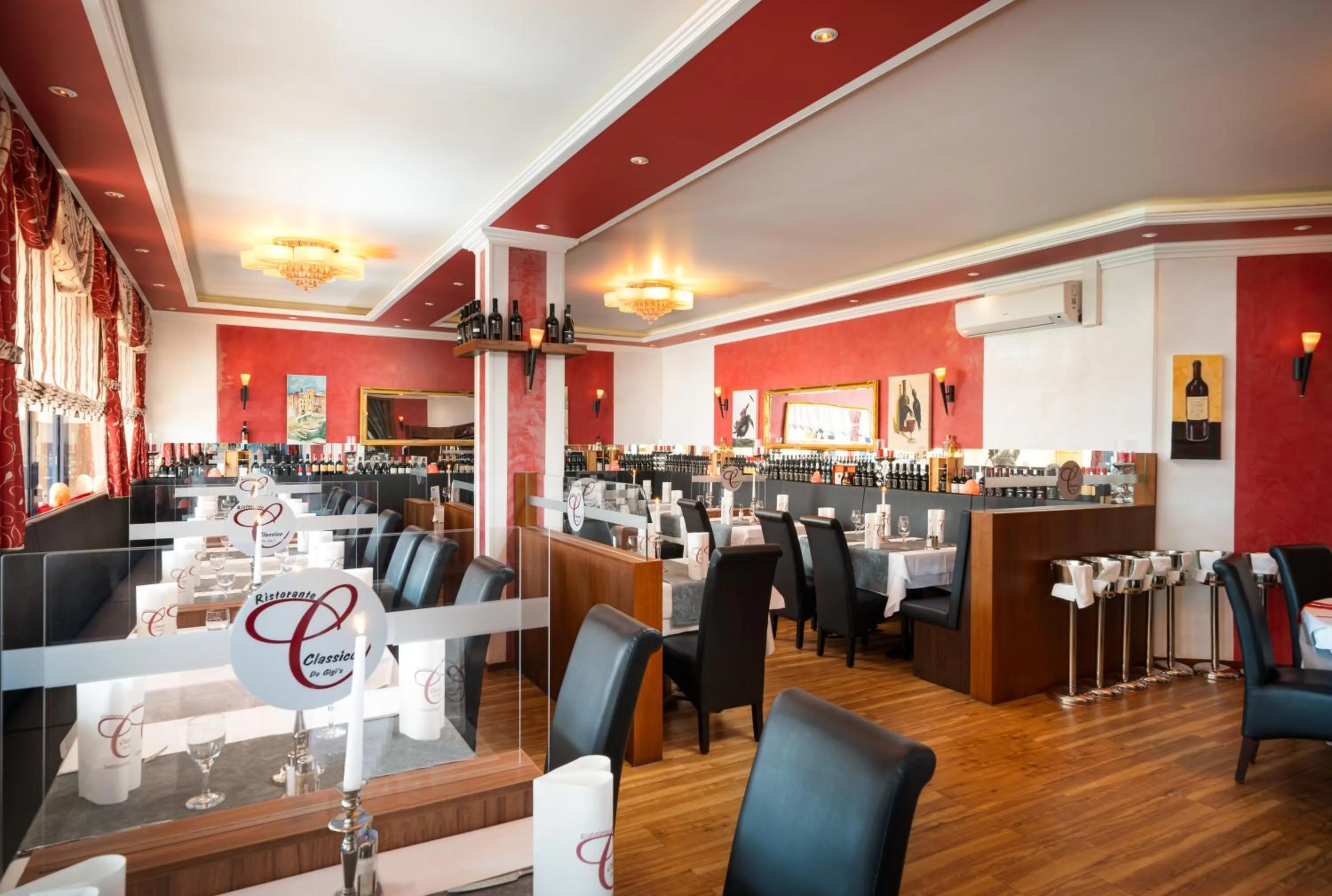 Restaurant/places to eat in Mainstreet Hotel