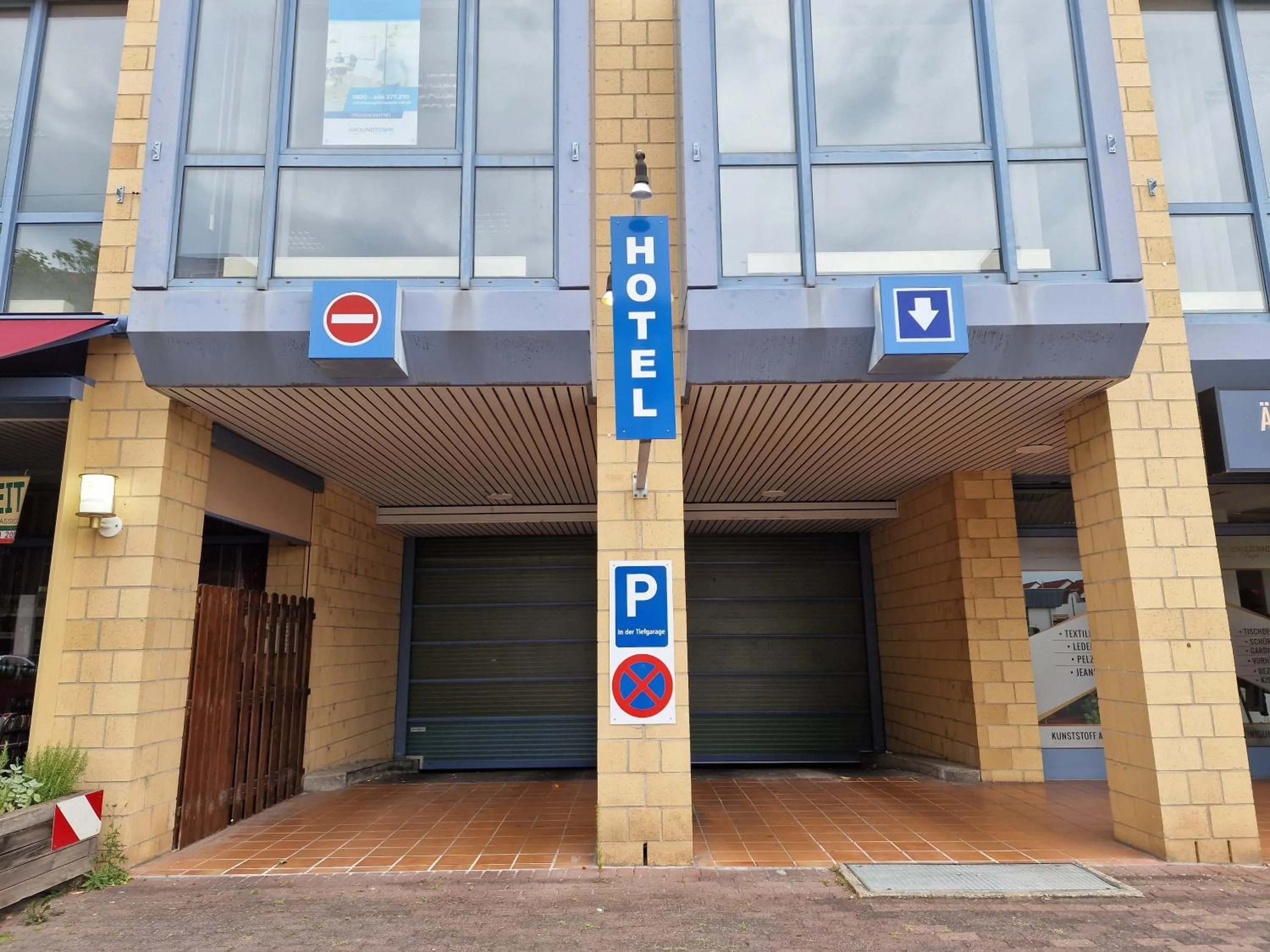 Parking in Mainstreet Hotel
