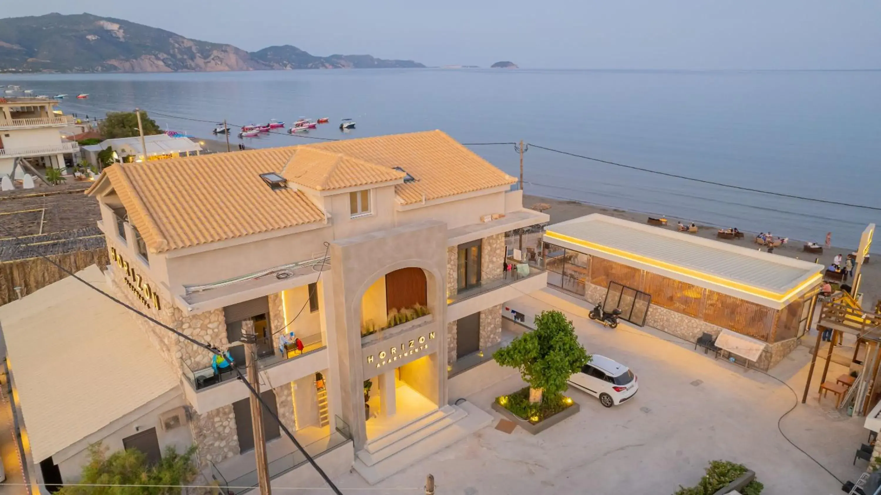 Horizon Apartments - Beachfront Luxury, by ZanteWize Horizon Apartments - Beachfront Luxury, by ZanteWize