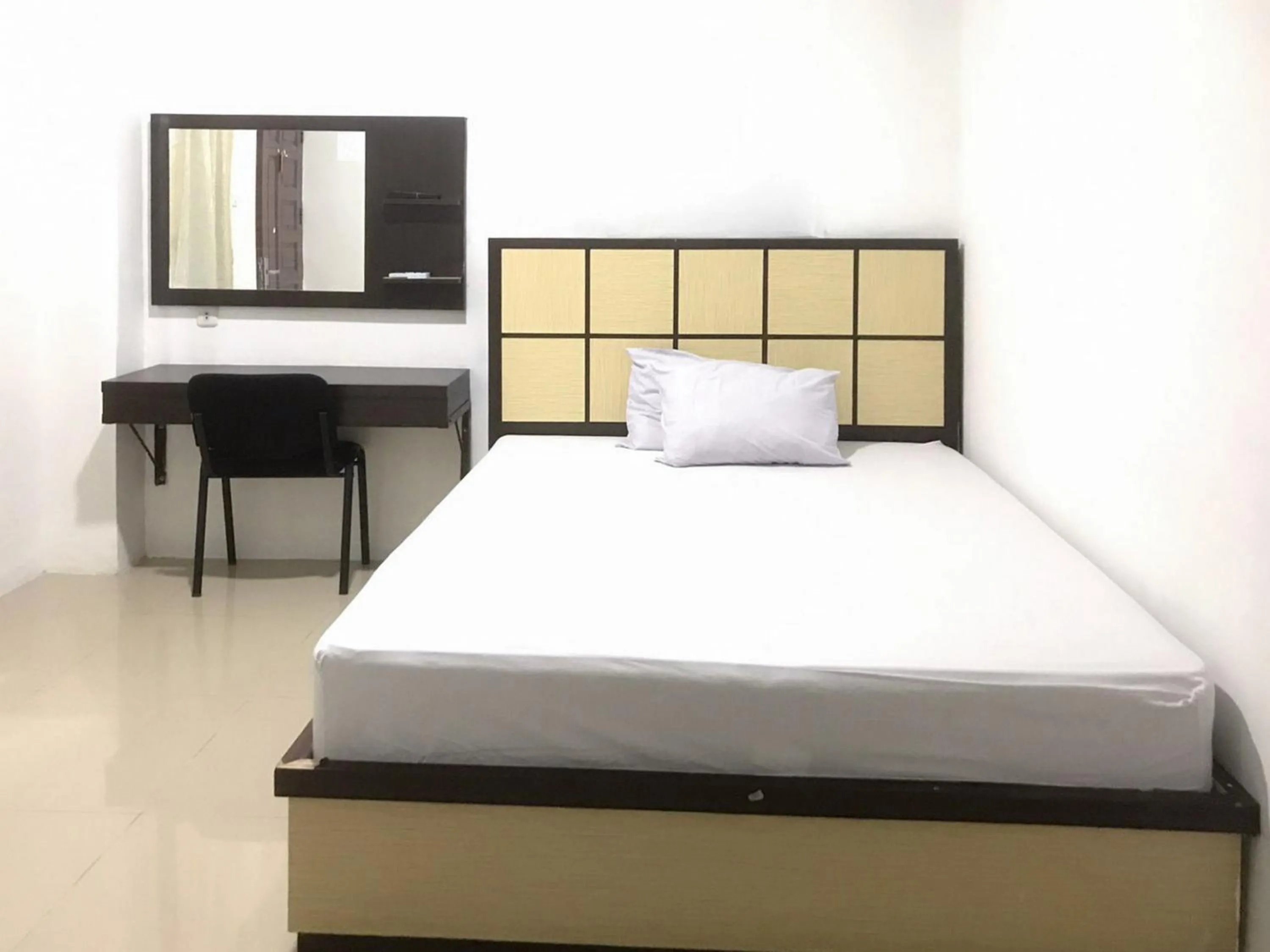 Bedroom, Bed in Rose House RedPartner