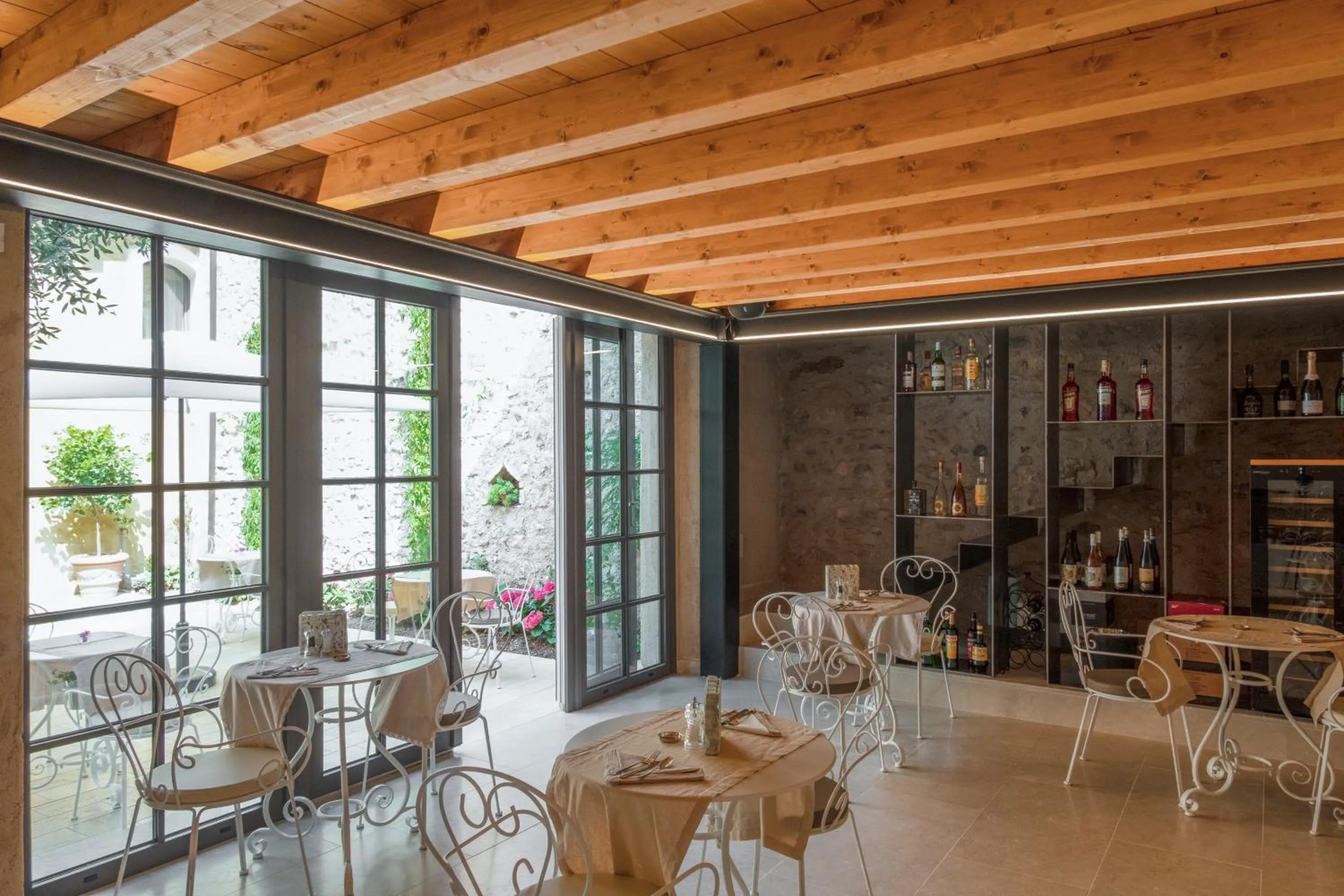 Lounge or bar in Corte Alma Spa and Luxury Home