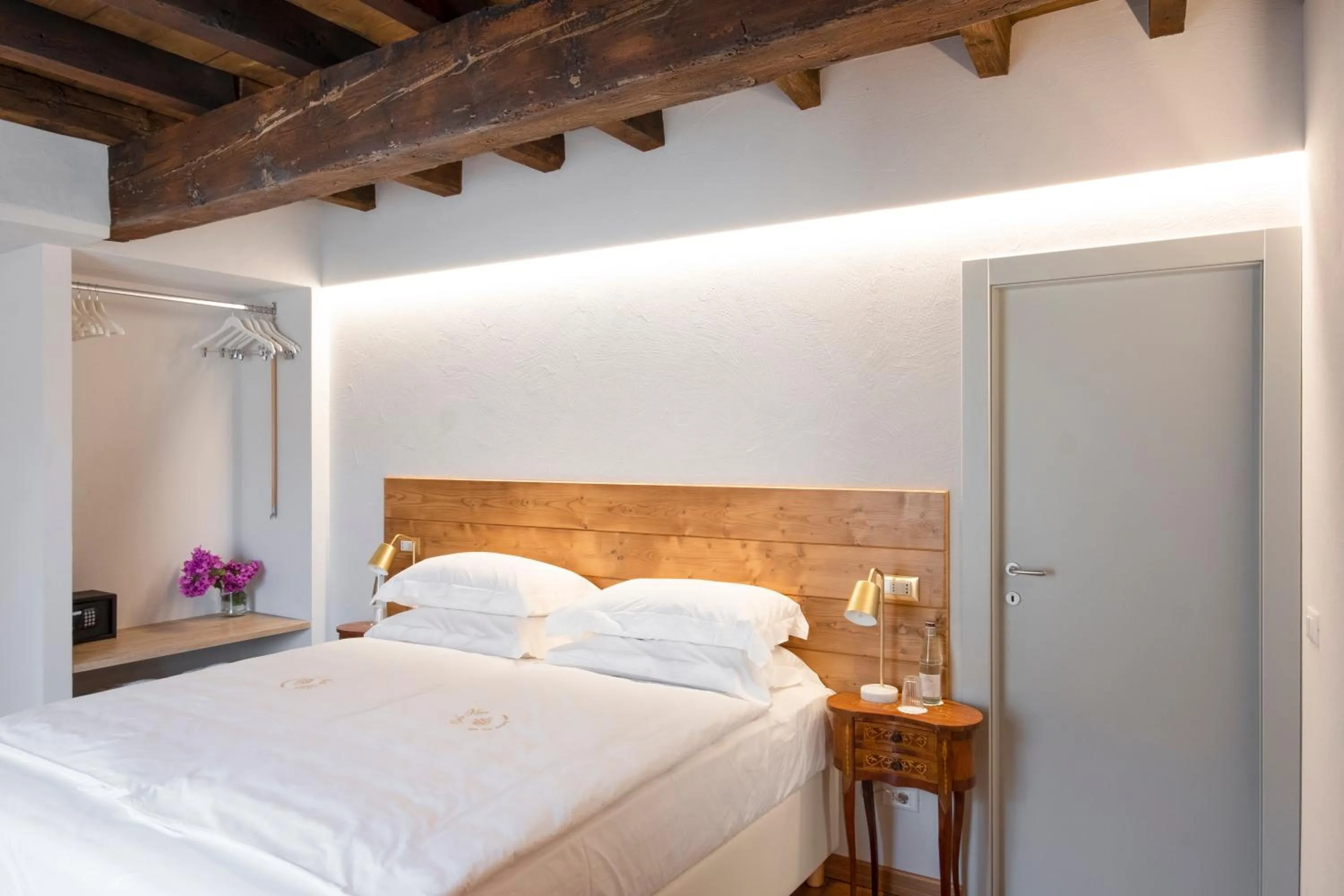 Bedroom, Bed in Corte Alma Spa and Luxury Home