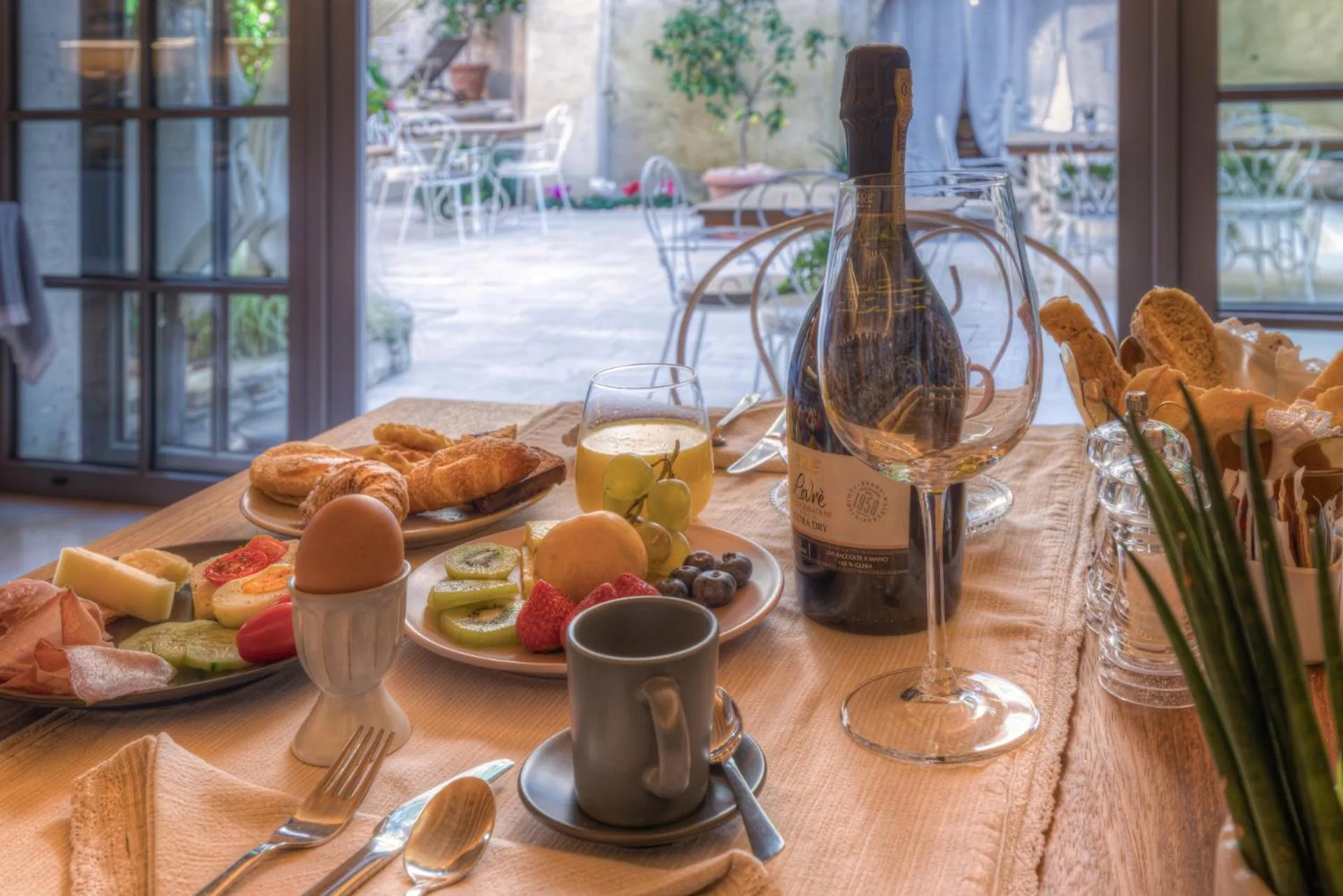 Breakfast in Corte Alma Spa and Luxury Home