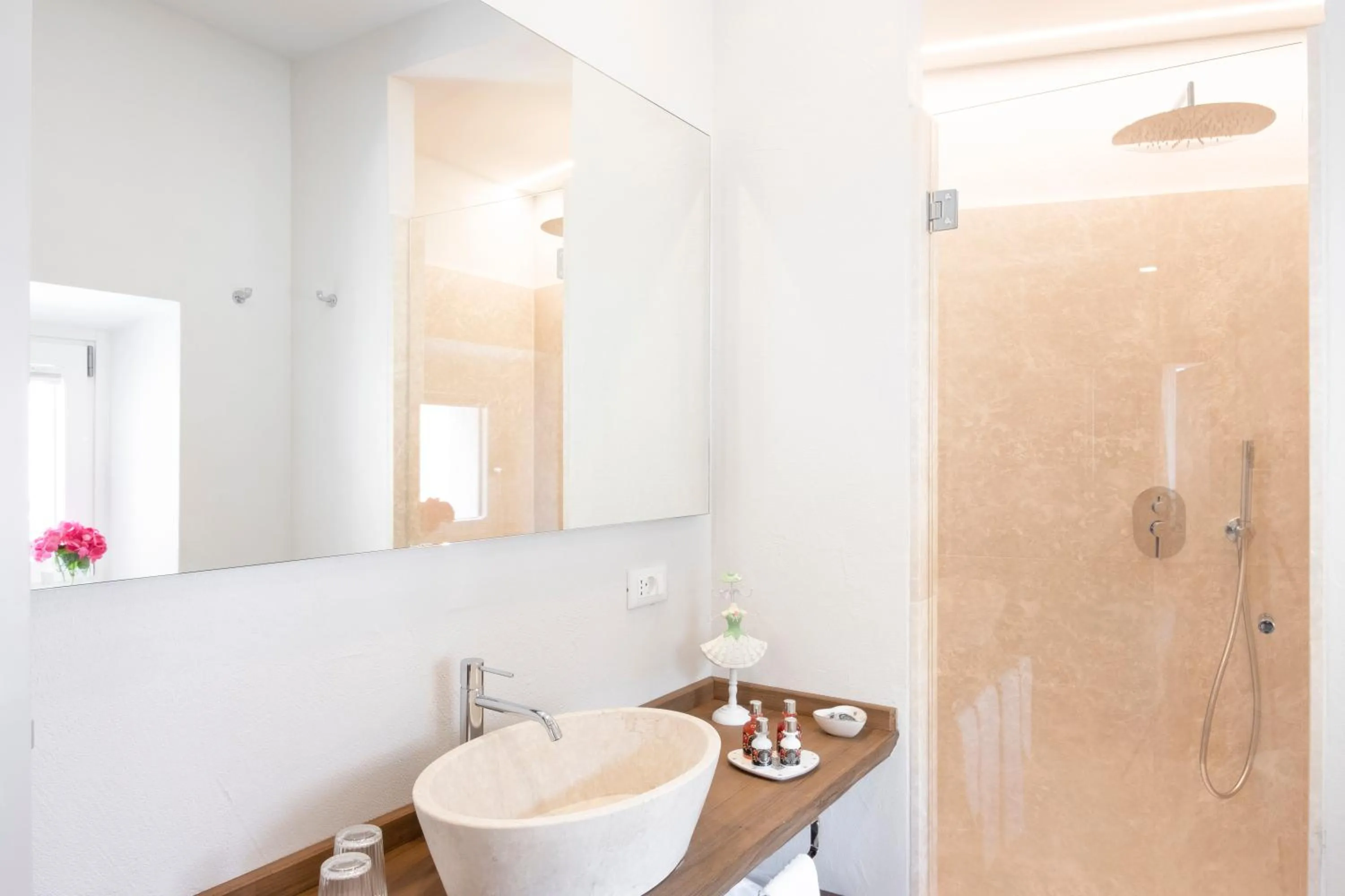Bathroom in Corte Alma Spa and Luxury Home