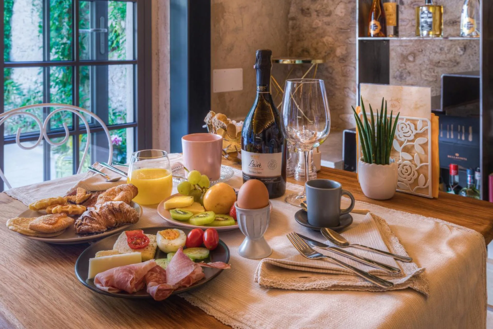 Breakfast in Corte Alma Spa and Luxury Home