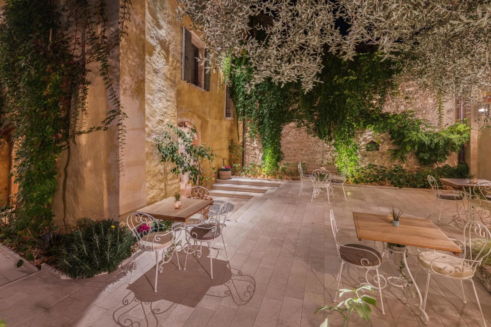 Patio in Corte Alma Spa and Luxury Home
