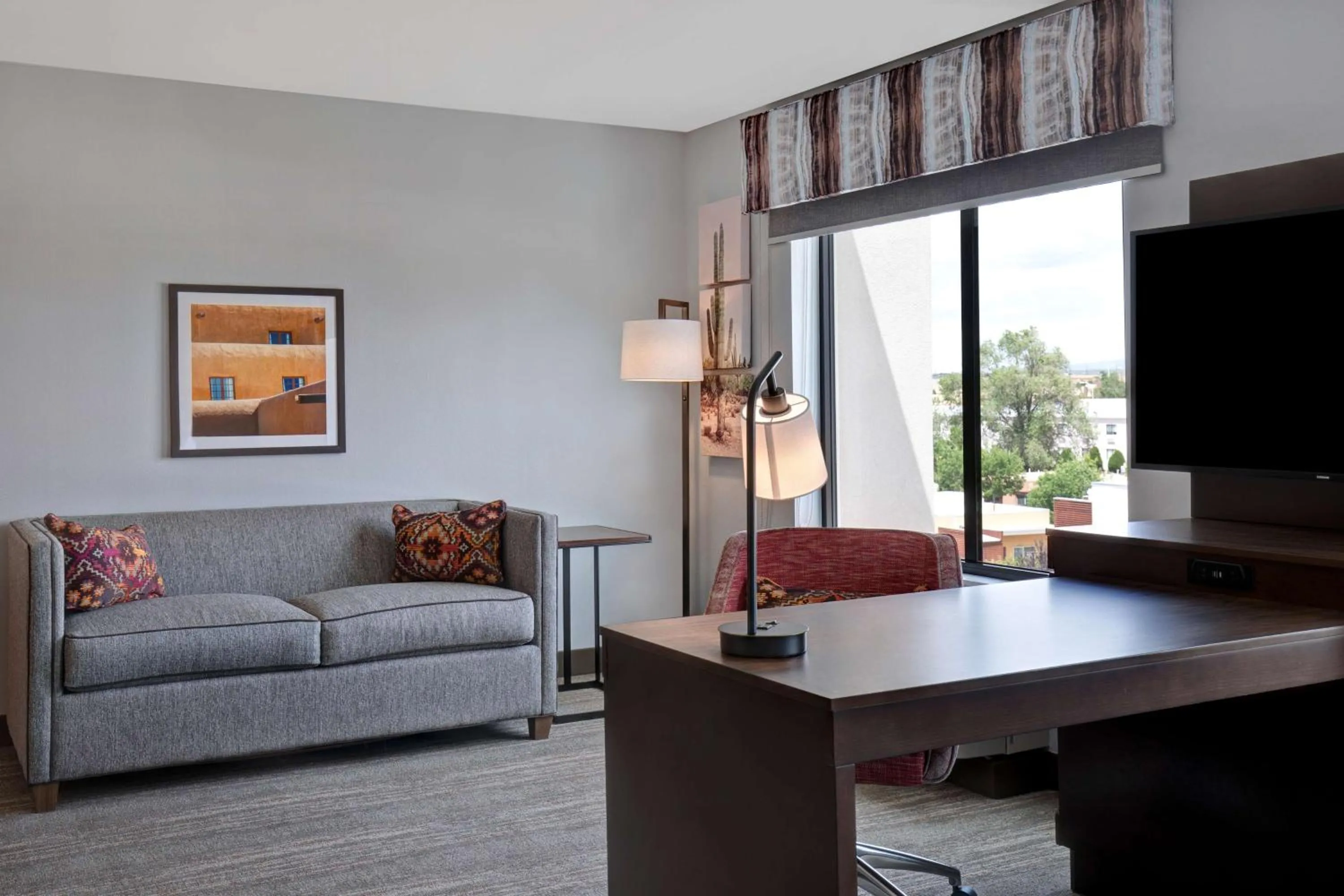 Living room in Hampton Inn Santa Fe South, NM