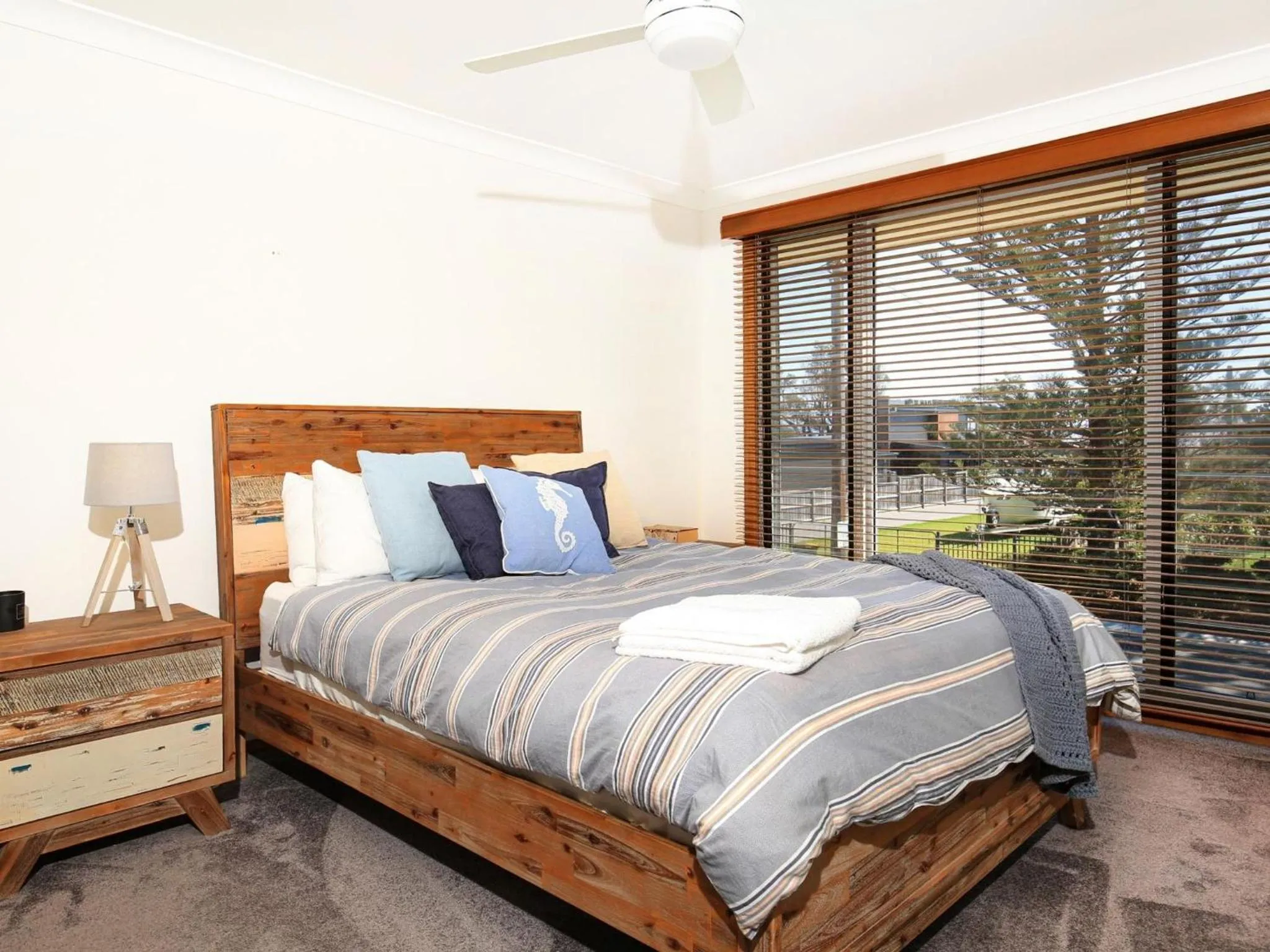 Shores I Pet Friendly I 1 Min Walk to Beach