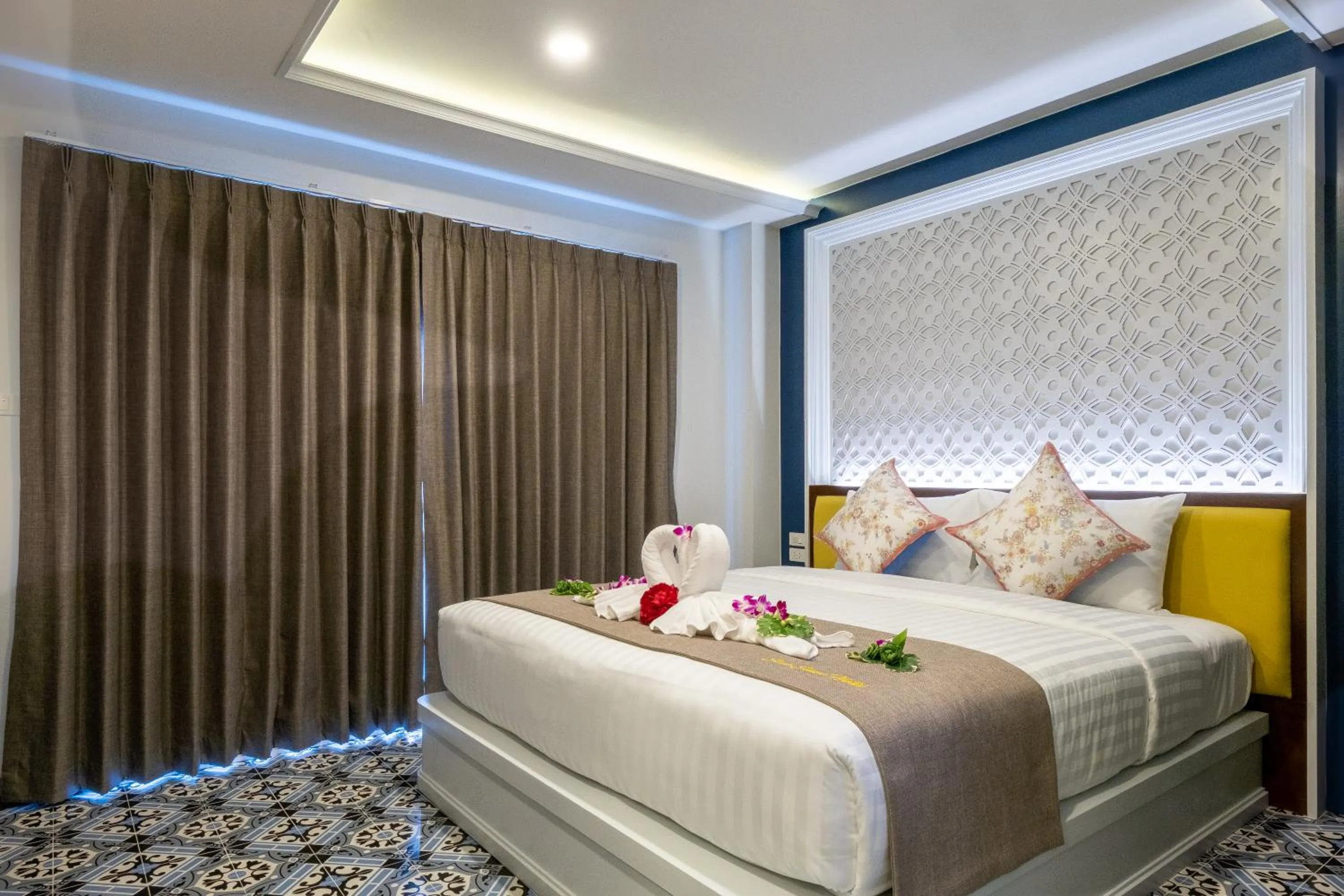 Photo of the whole room, Bed in Sino Siam Hotel