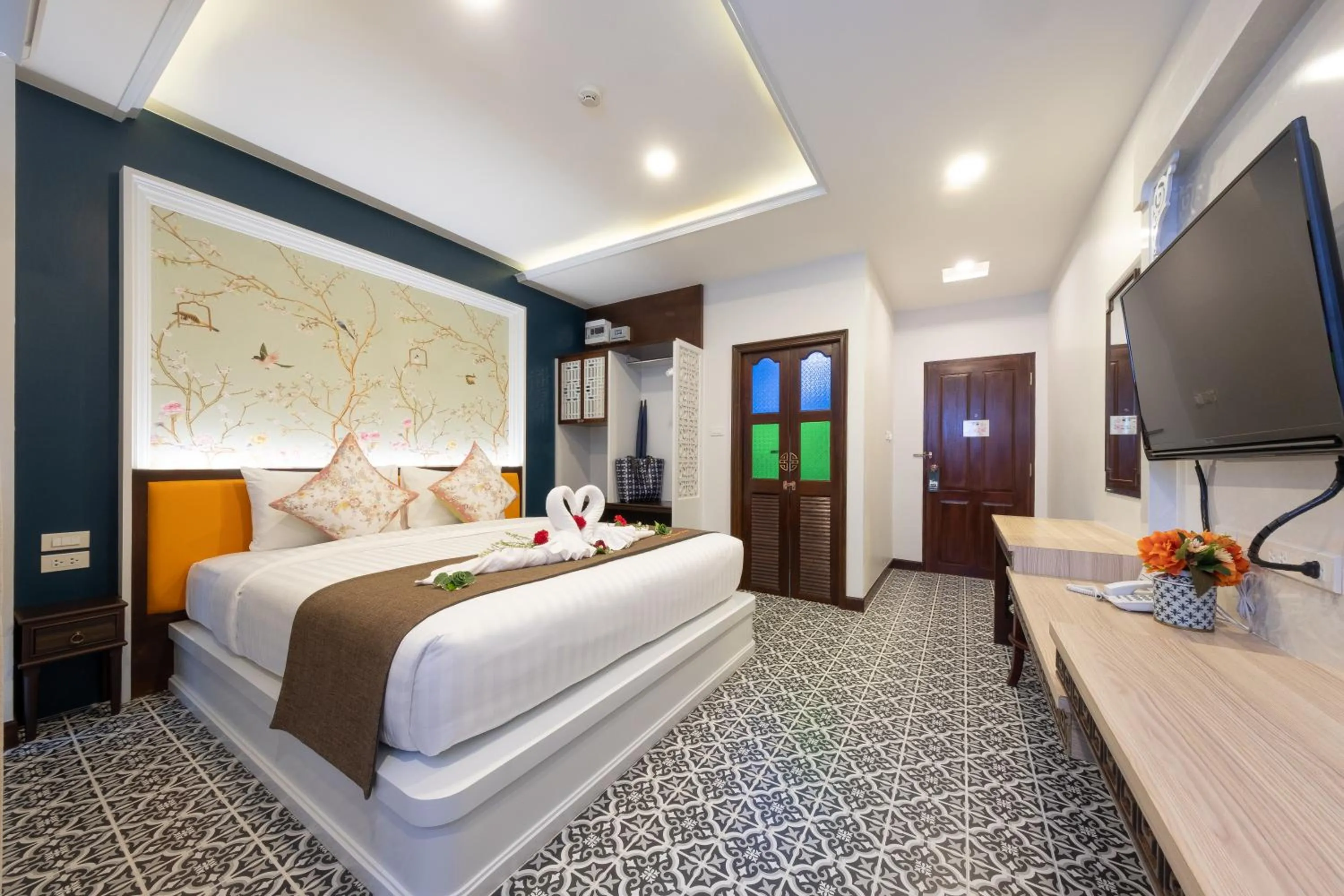 Photo of the whole room, Bed in Sino Siam Hotel