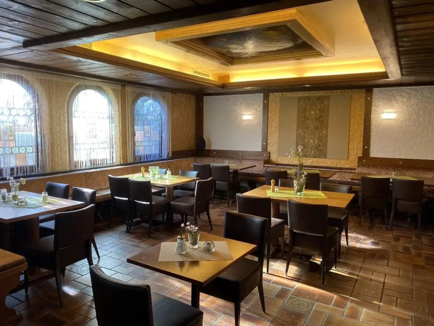 Restaurant/places to eat in Hotel Hellers Twenty Four I -24h-Check-In- Restaurant/places to eat in Hotel Hellers Twenty Four I -24h-Check-In-