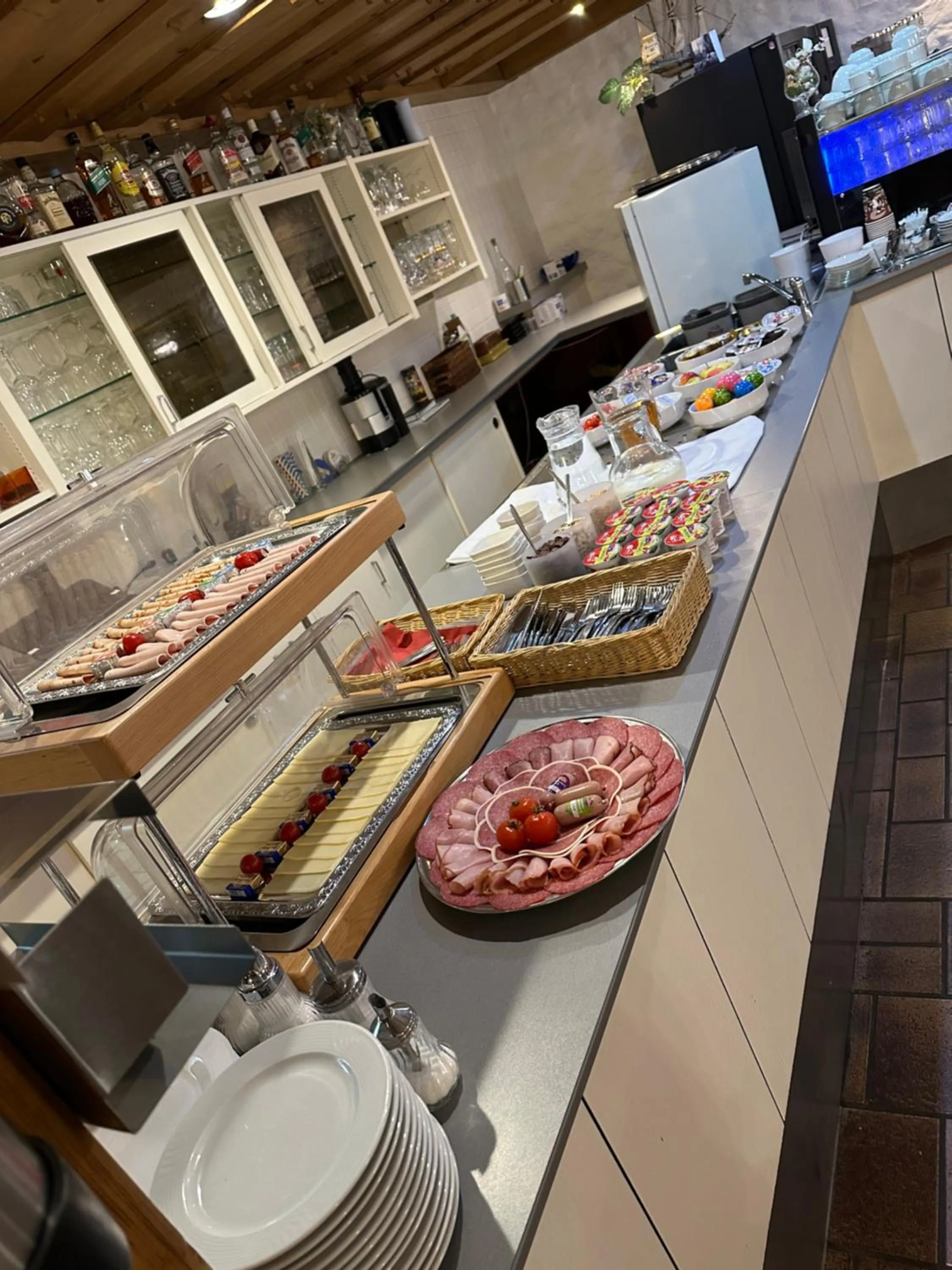 Breakfast in Hotel Hellers Twenty Four I -24h-Check-In-