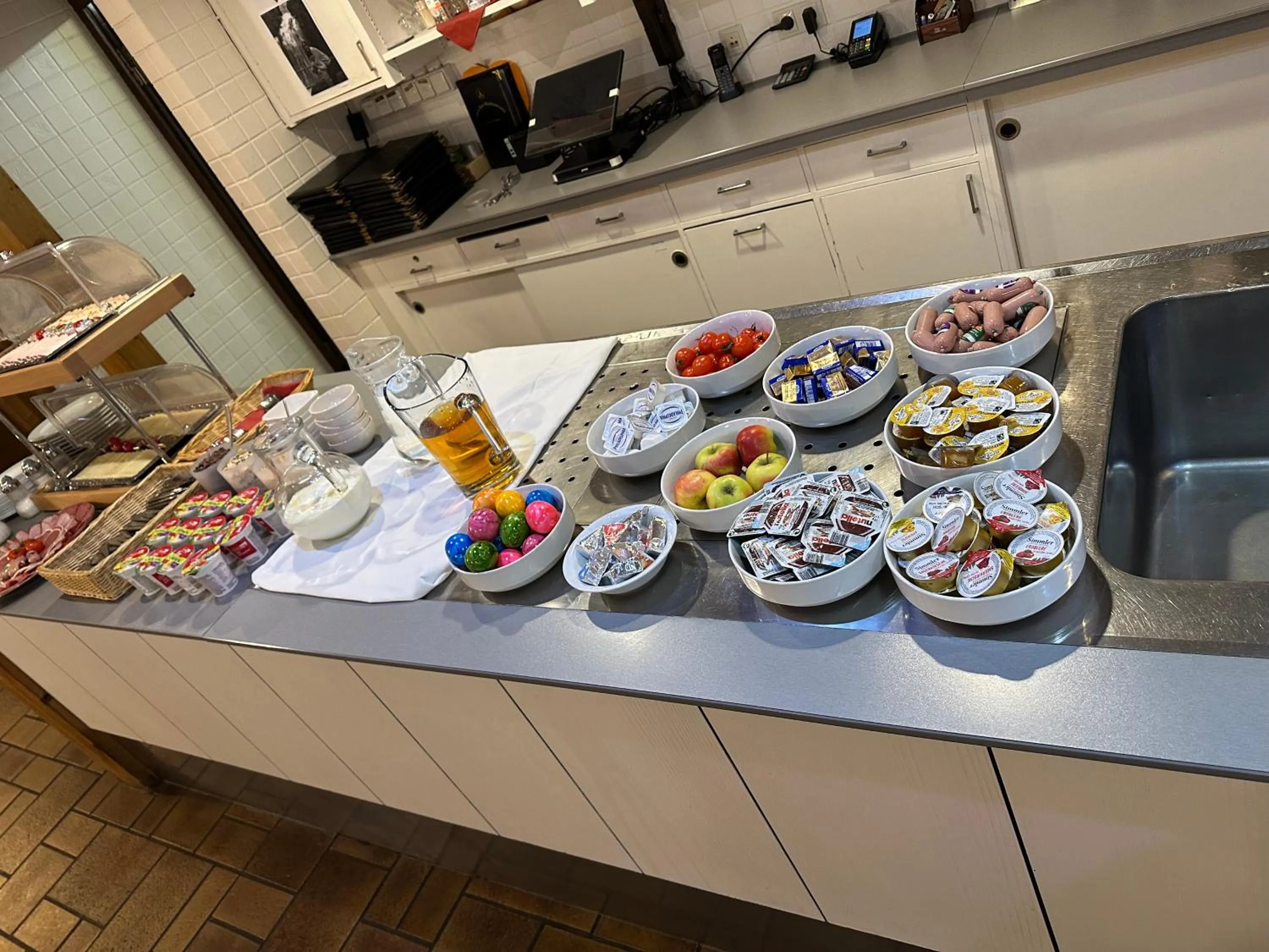 Breakfast in Hotel Hellers Twenty Four I -24h-Check-In-