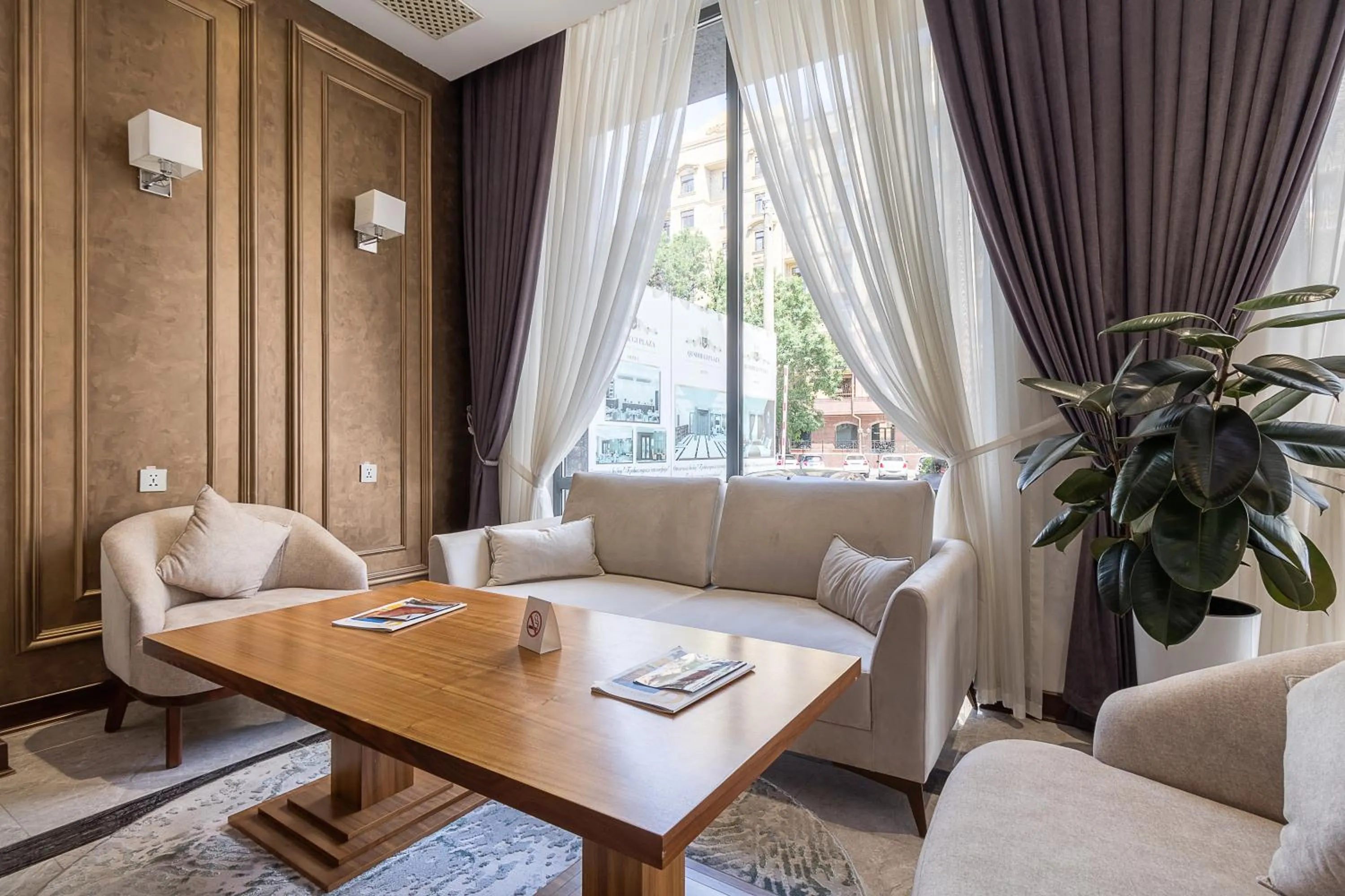 Property building in Qushbegi Plaza Hotel