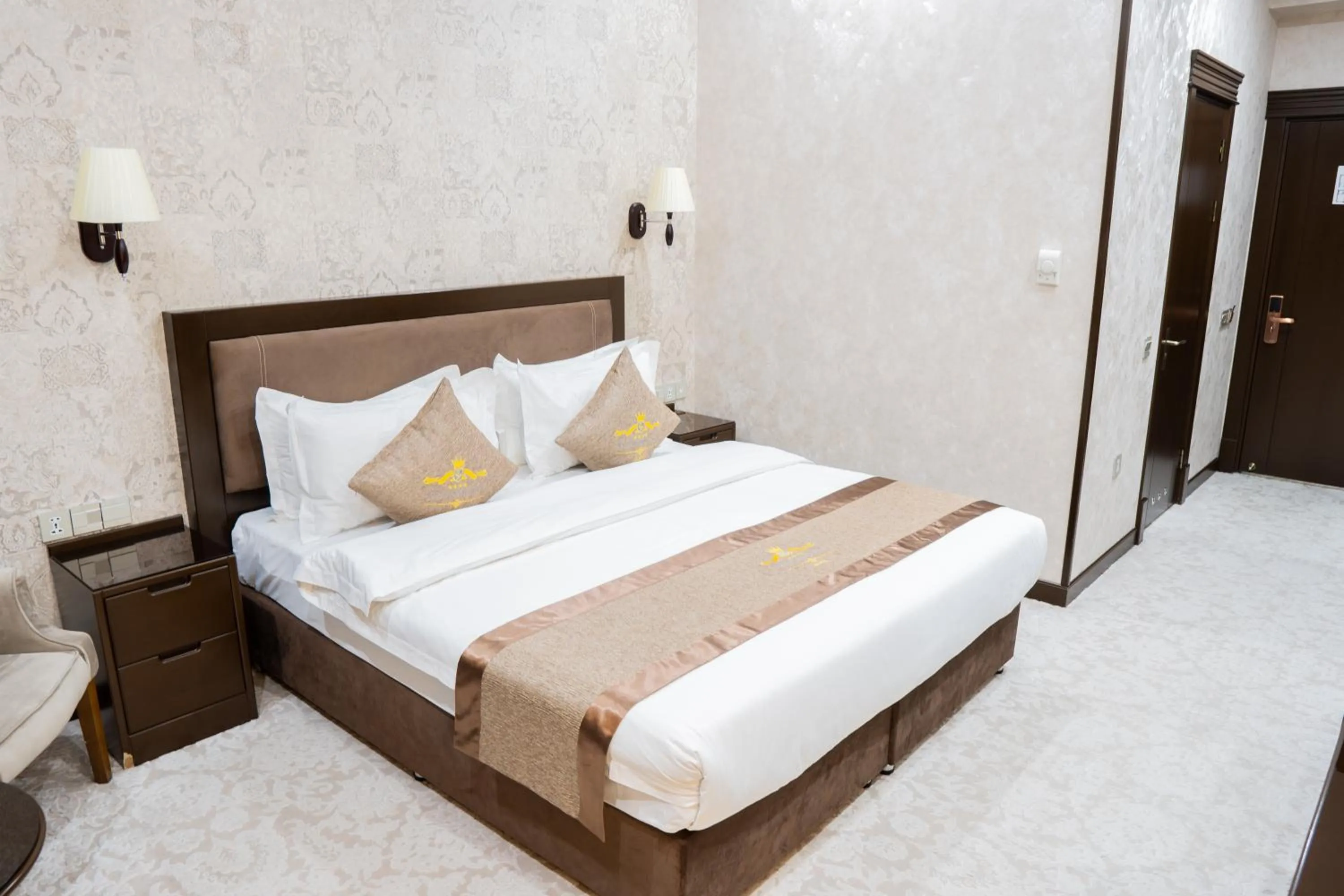 Bed in Qushbegi Plaza Hotel