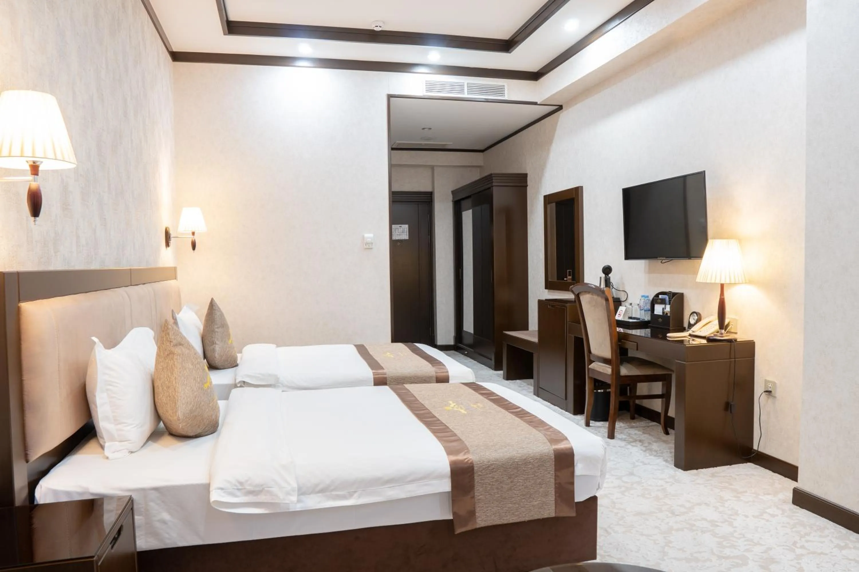 Bed in Qushbegi Plaza Hotel