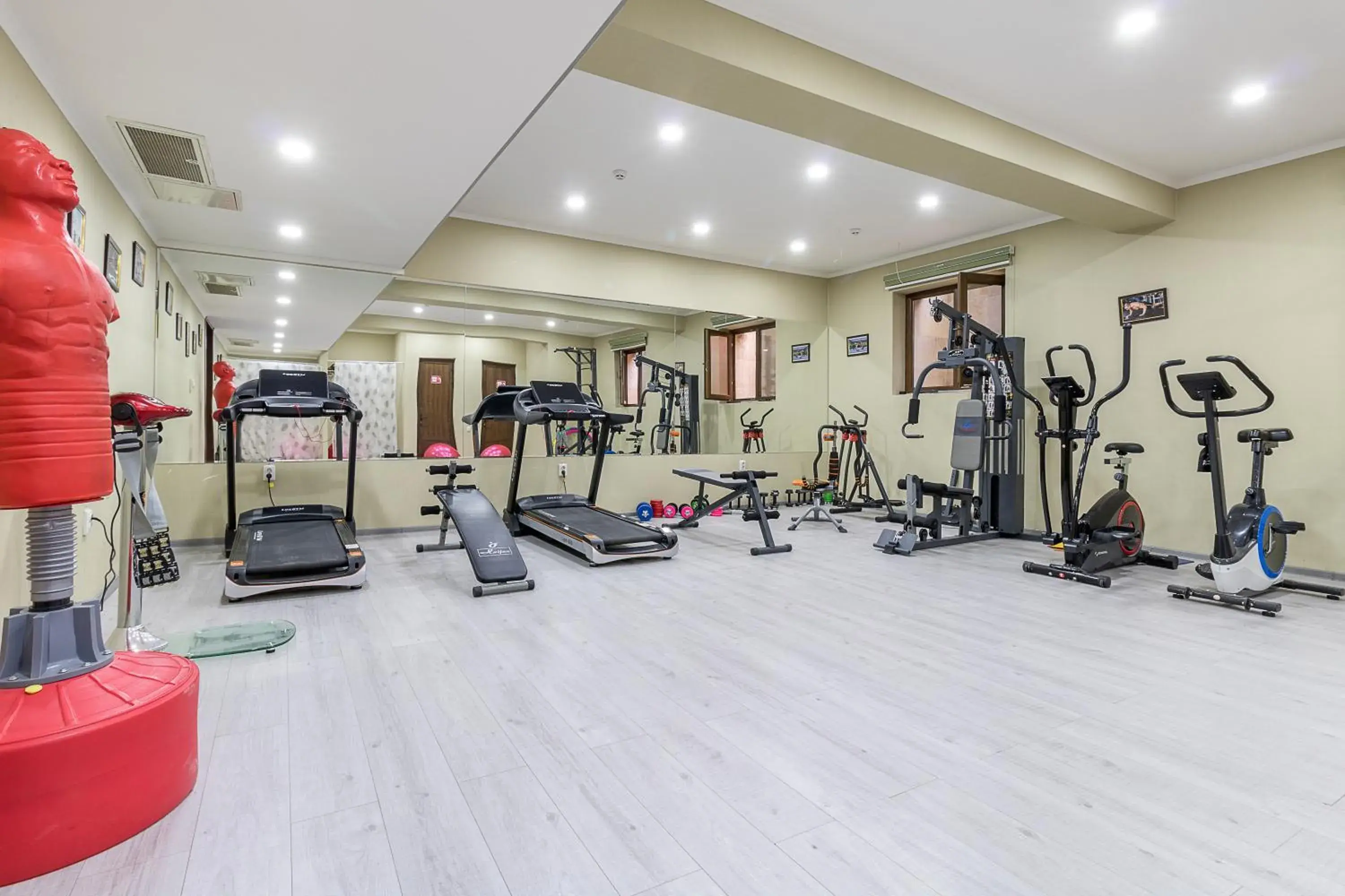 Fitness centre/facilities in Qushbegi Plaza Hotel Fitness centre/facilities in Qushbegi Plaza Hotel