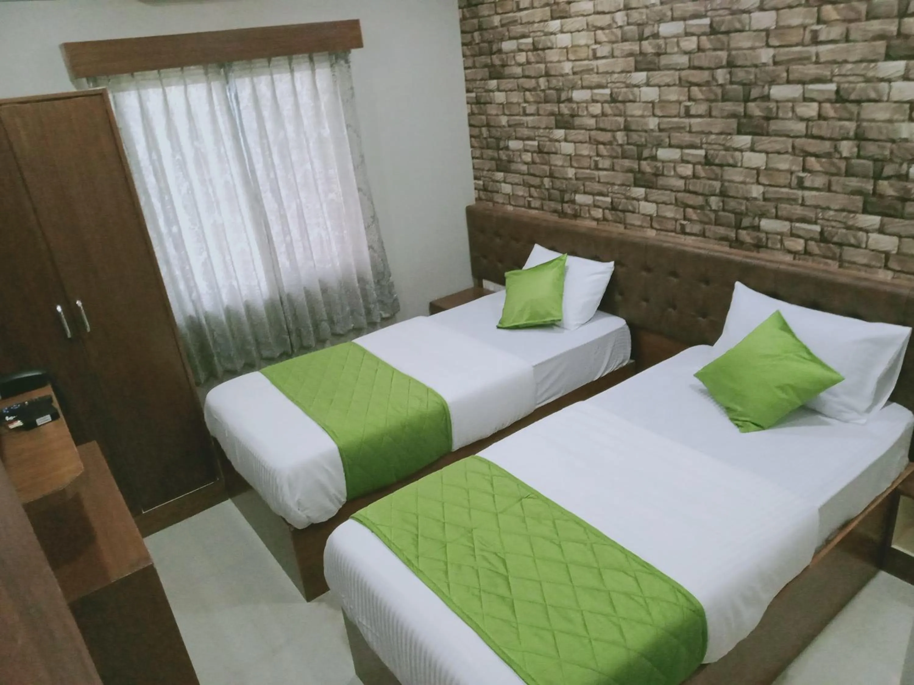 Bathroom, Bed in Olivia Inn And Suites