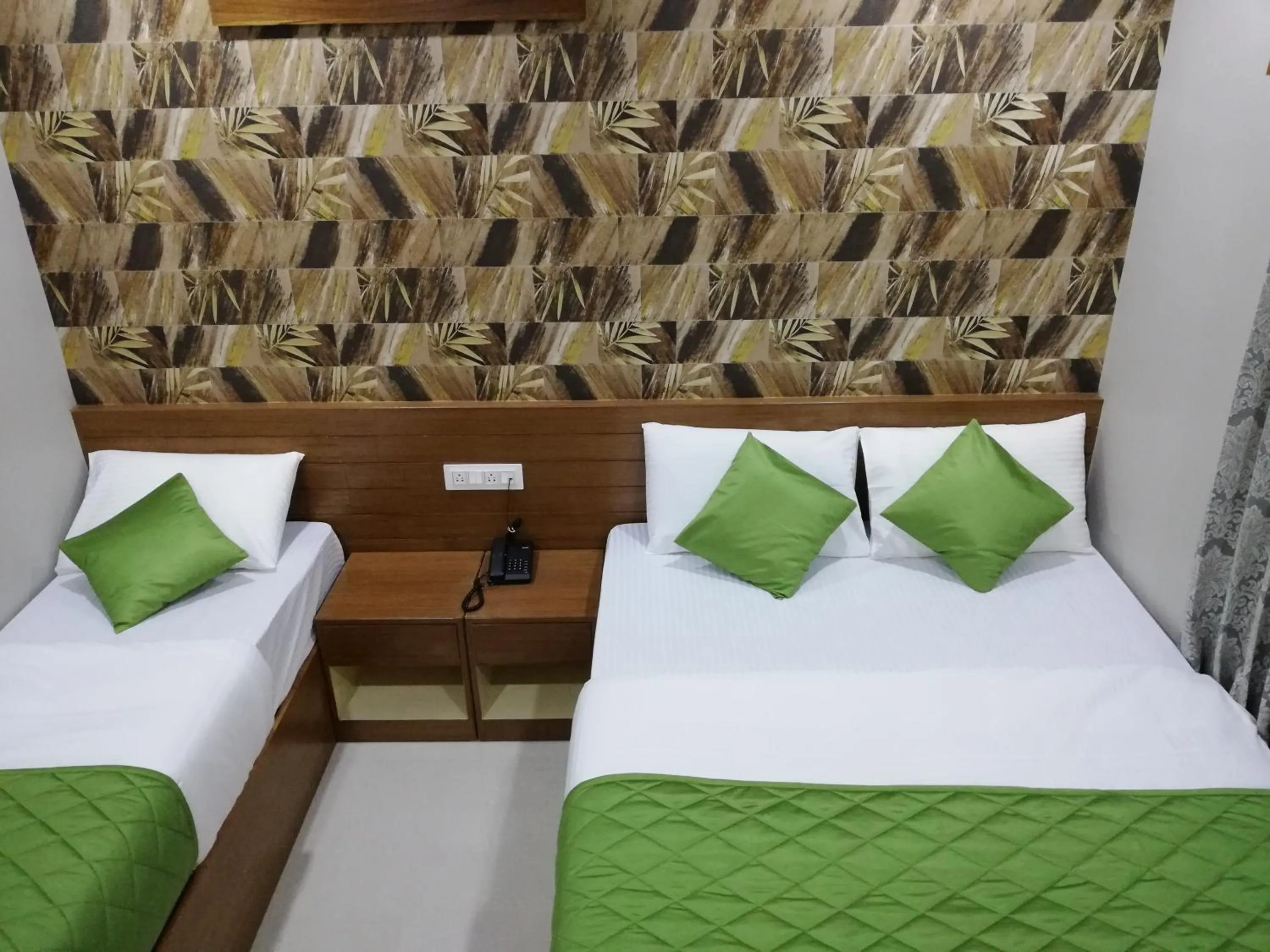 Bathroom, Bed in Olivia Inn And Suites