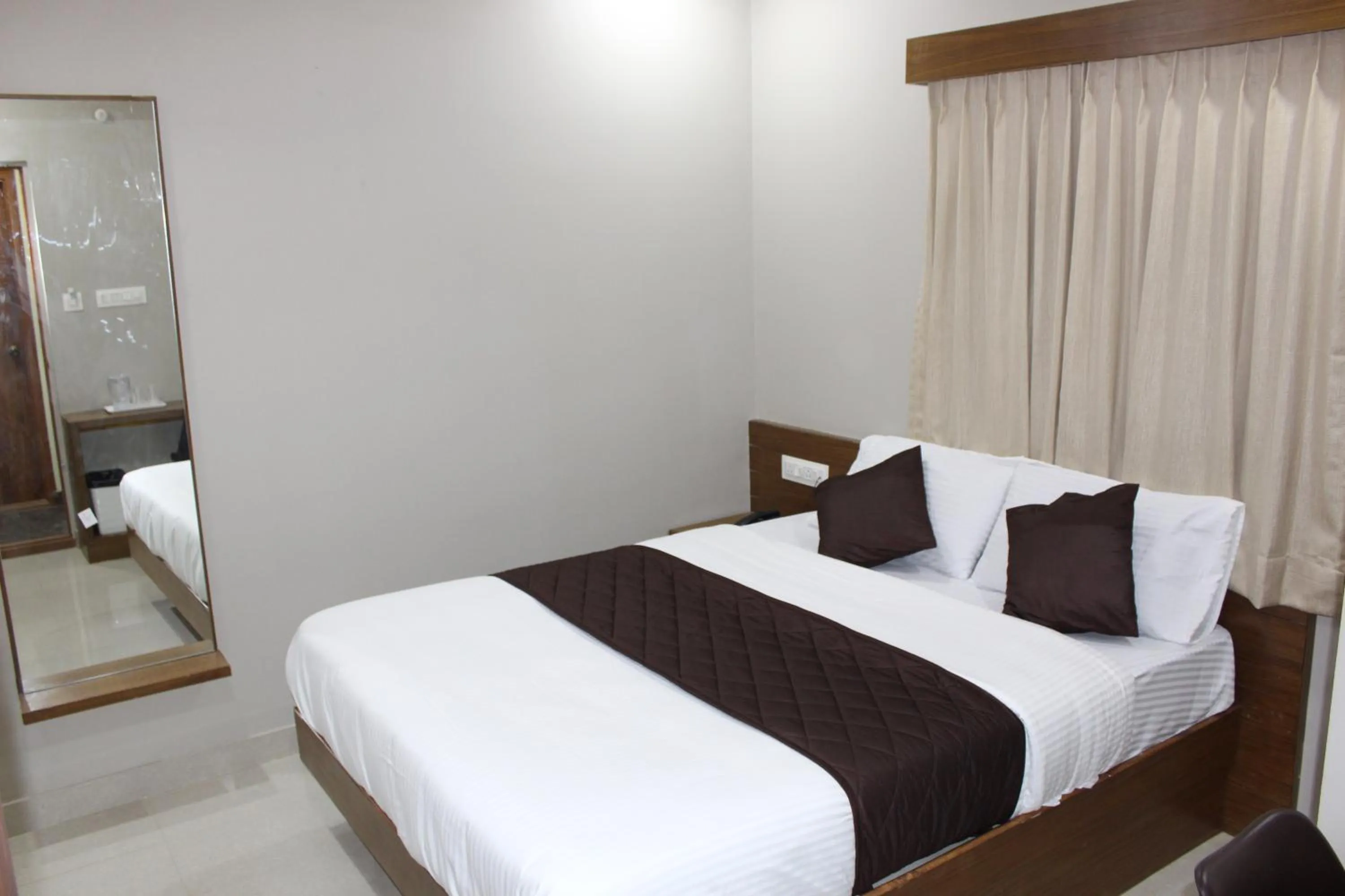 Property building, Bed in Olivia Inn And Suites