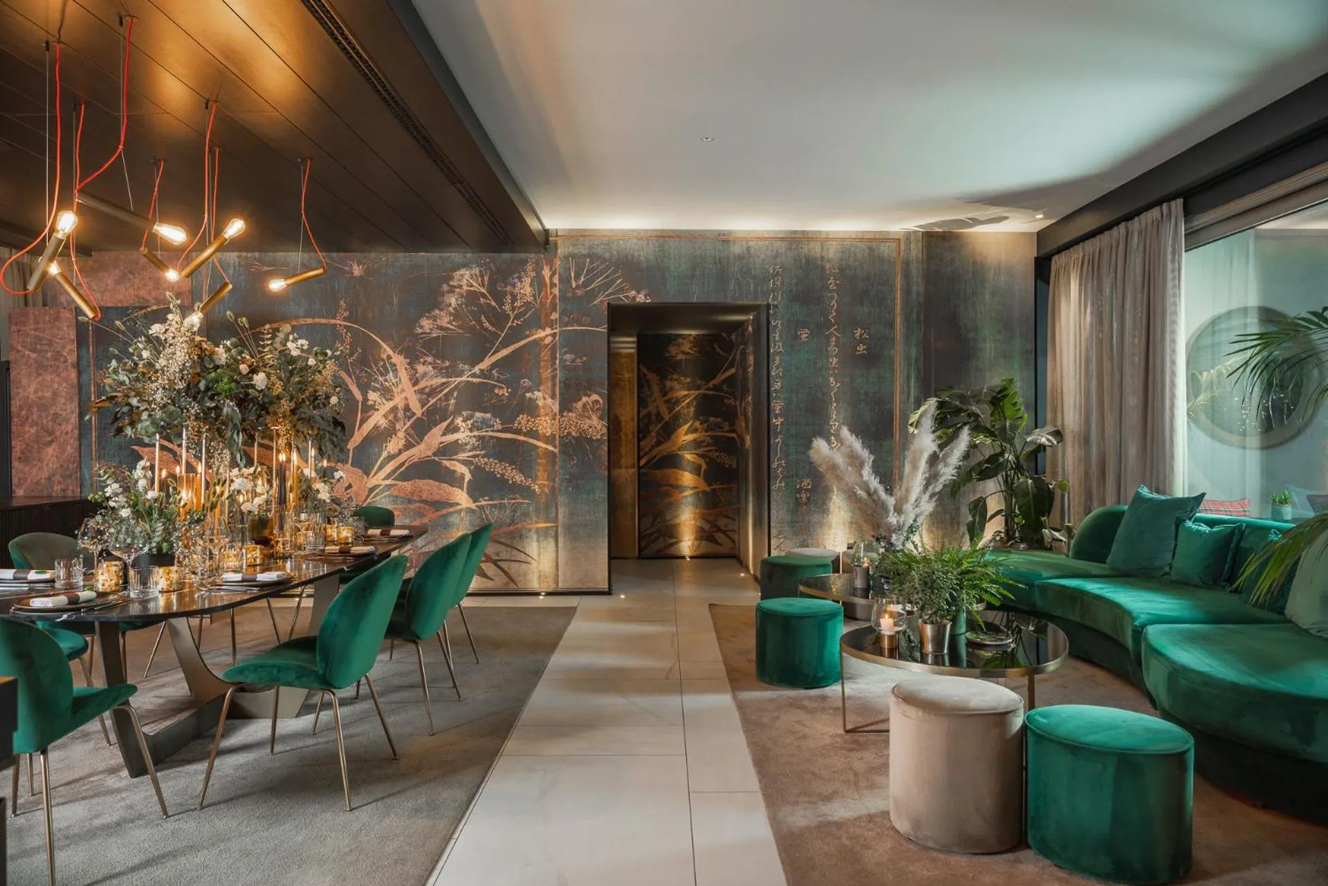 Restaurant/places to eat in We Me Suite Hotel