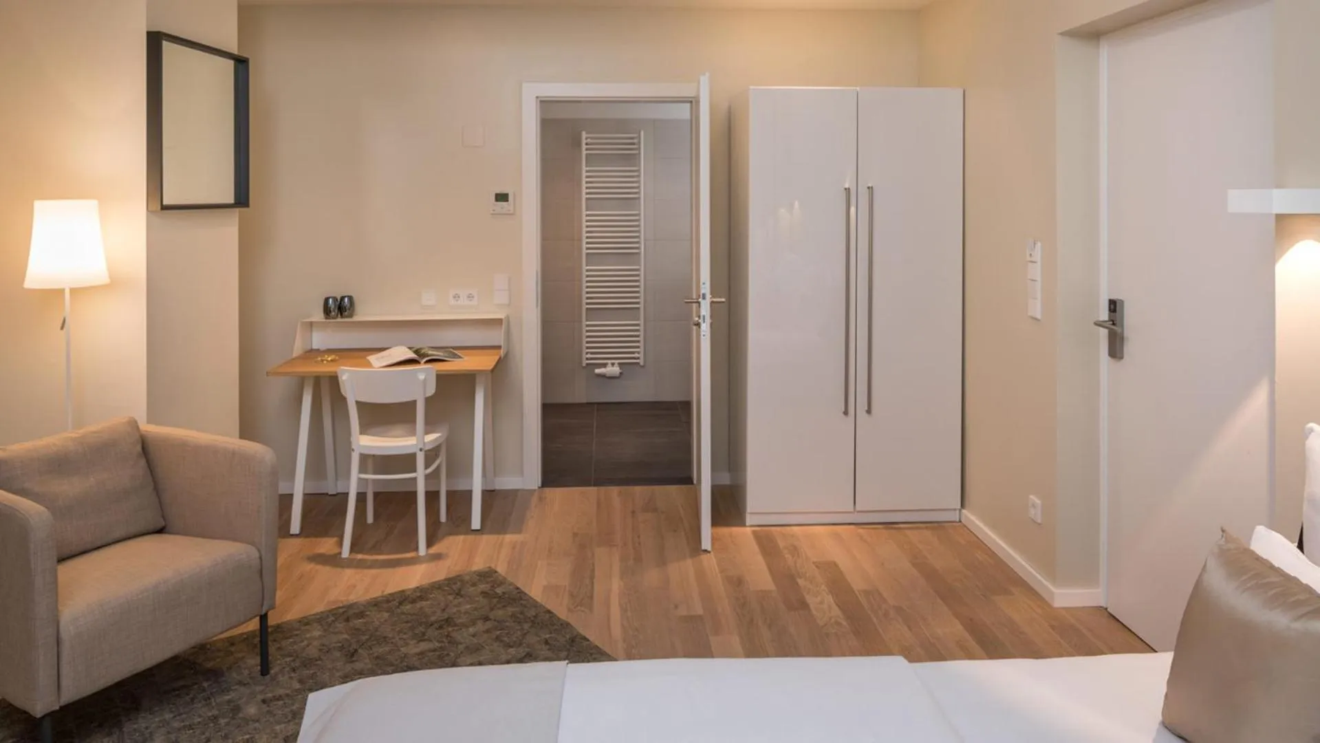 Seating area, Bed in Blackhome Graz I contactless check-in