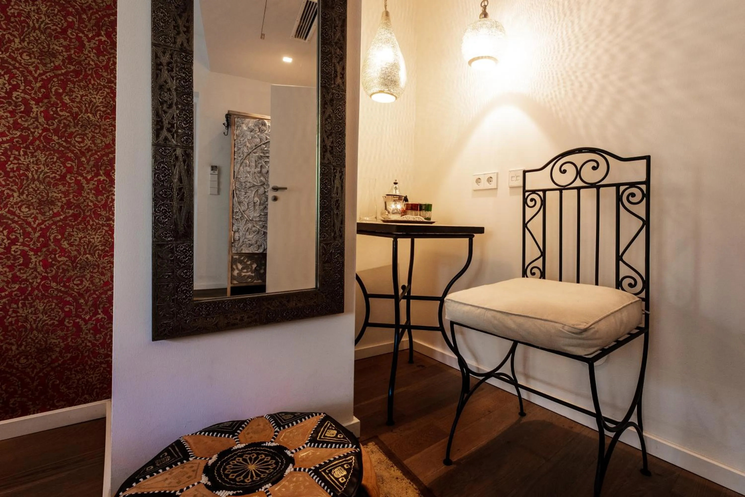 Decorative detail, Bed in Blackhome Graz I contactless check-in