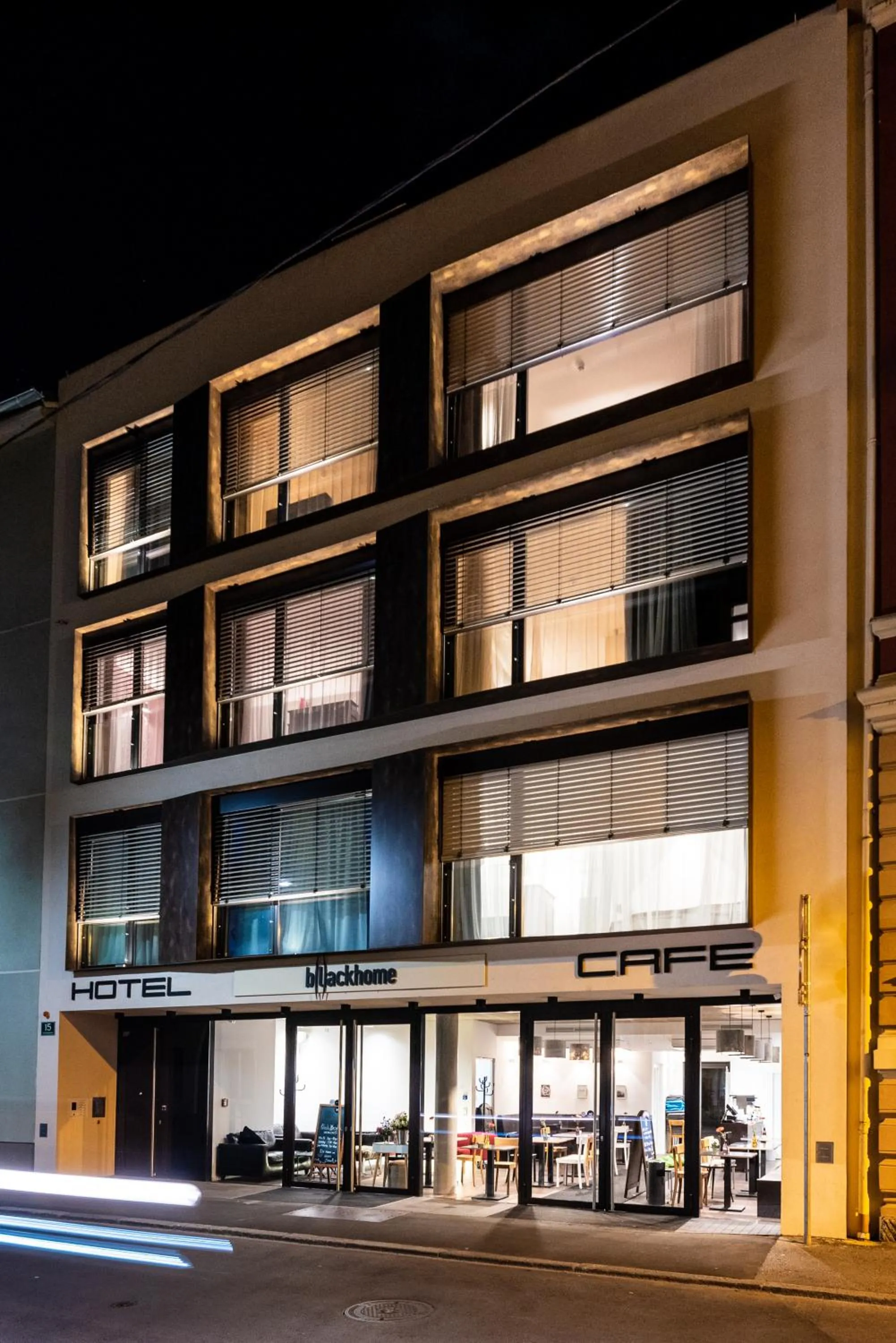 Facade/entrance in Blackhome Graz I contactless check-in