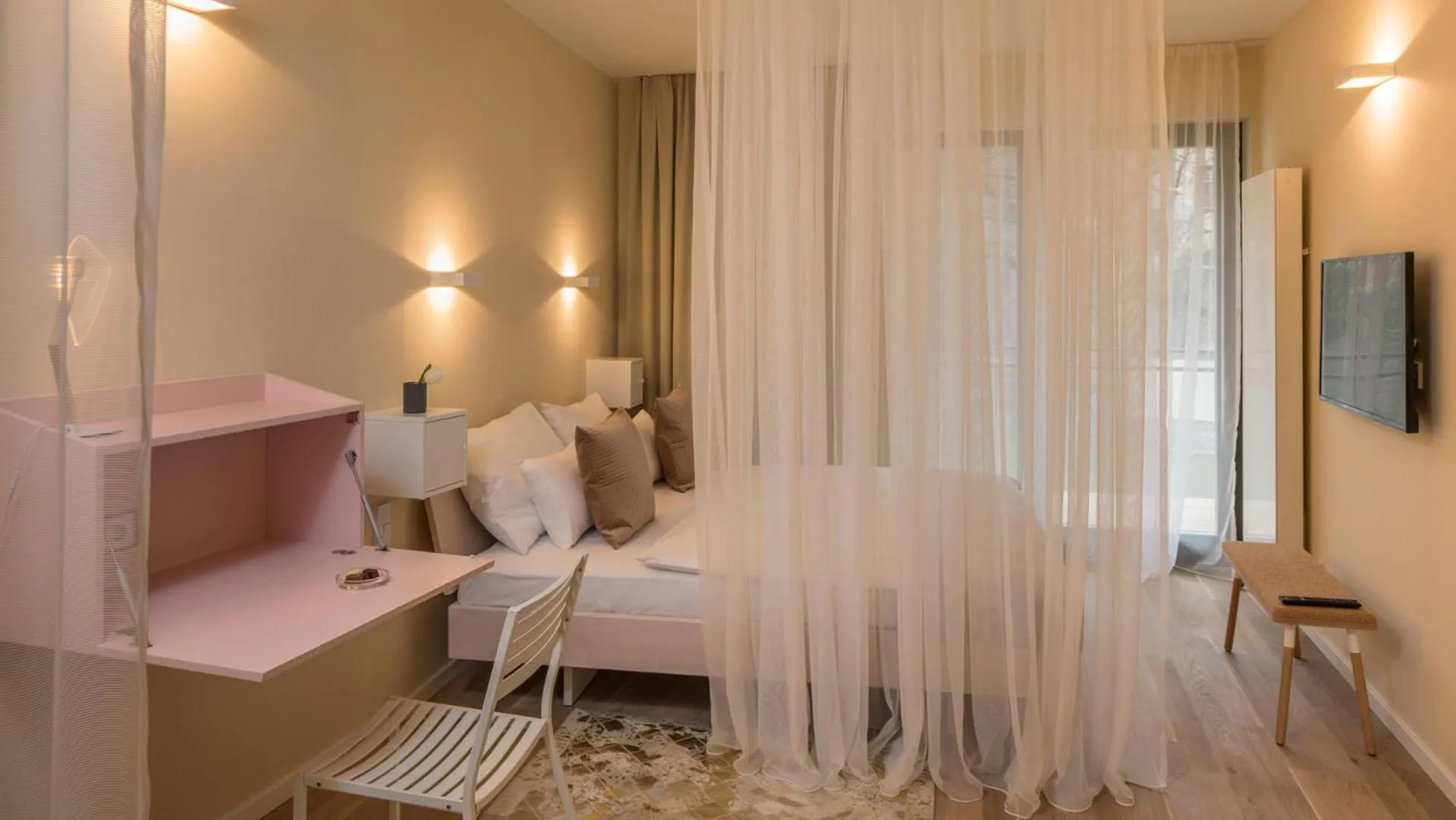 Bed in Blackhome Graz I contactless check-in