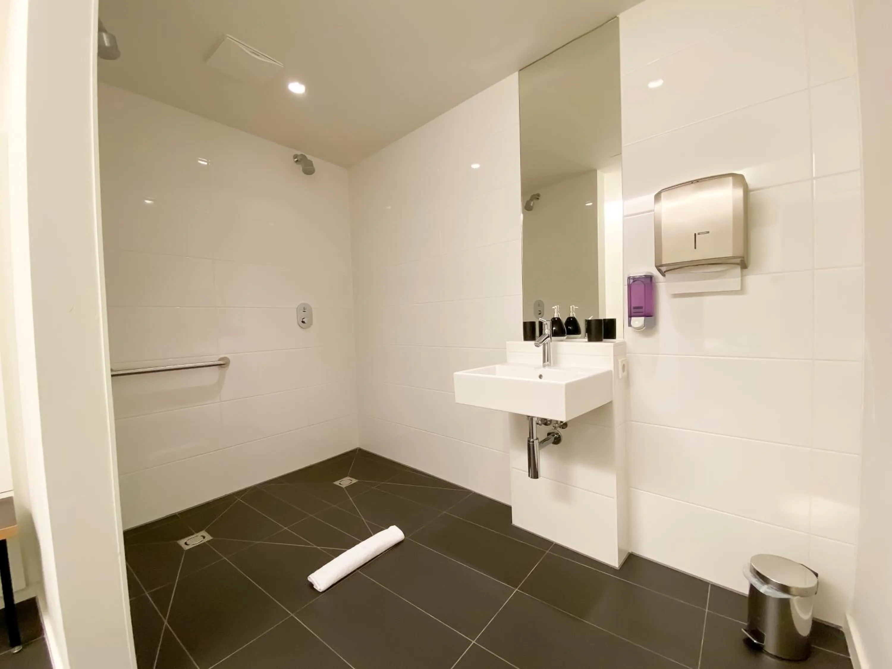 Bathroom in Blackhome Graz I contactless check-in